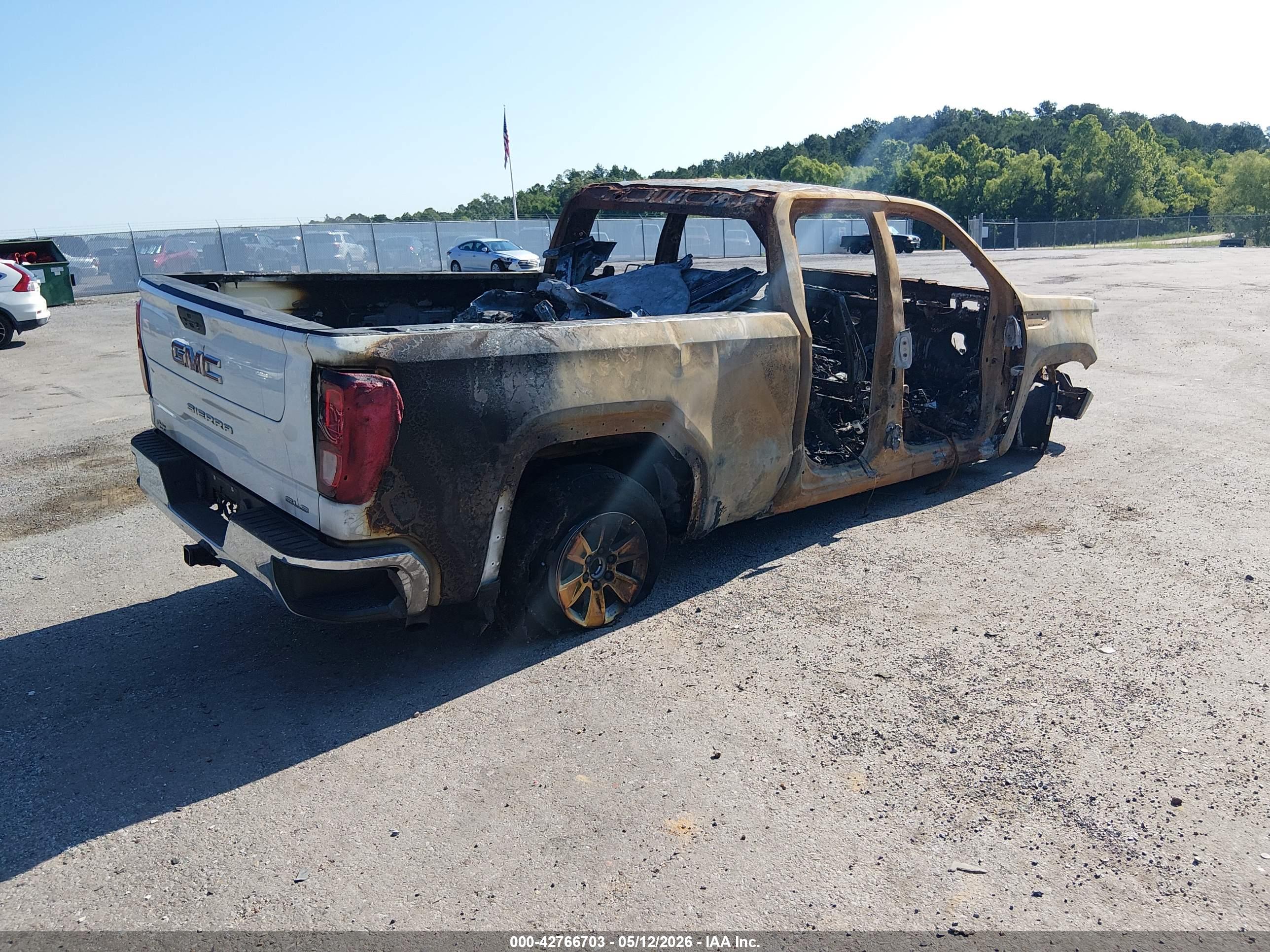 GMC SIERRA image 4