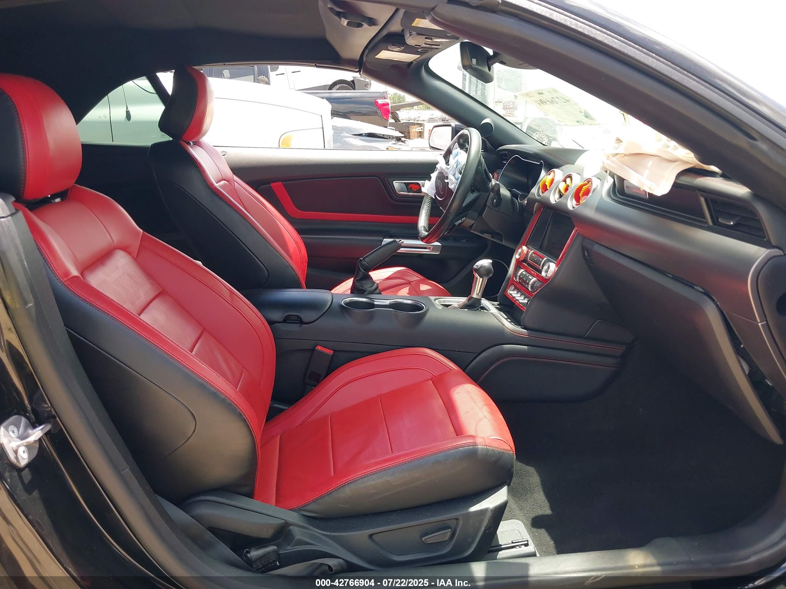 FORD MUSTANG image 5