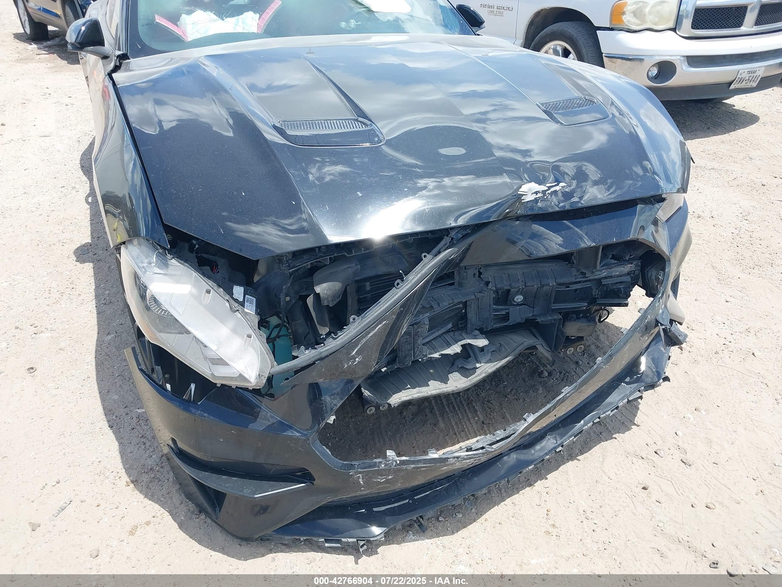 FORD MUSTANG image 6
