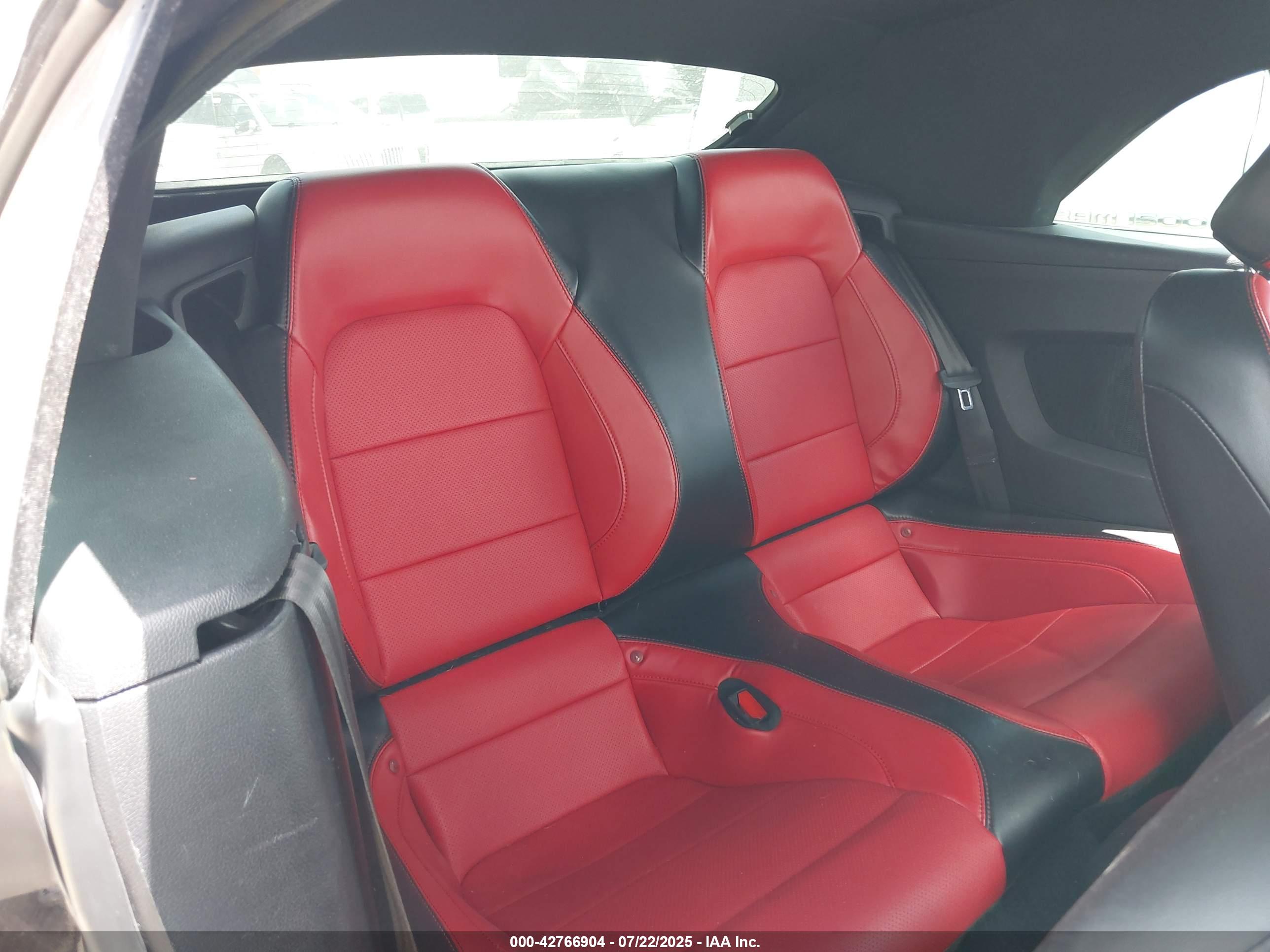 FORD MUSTANG image 8