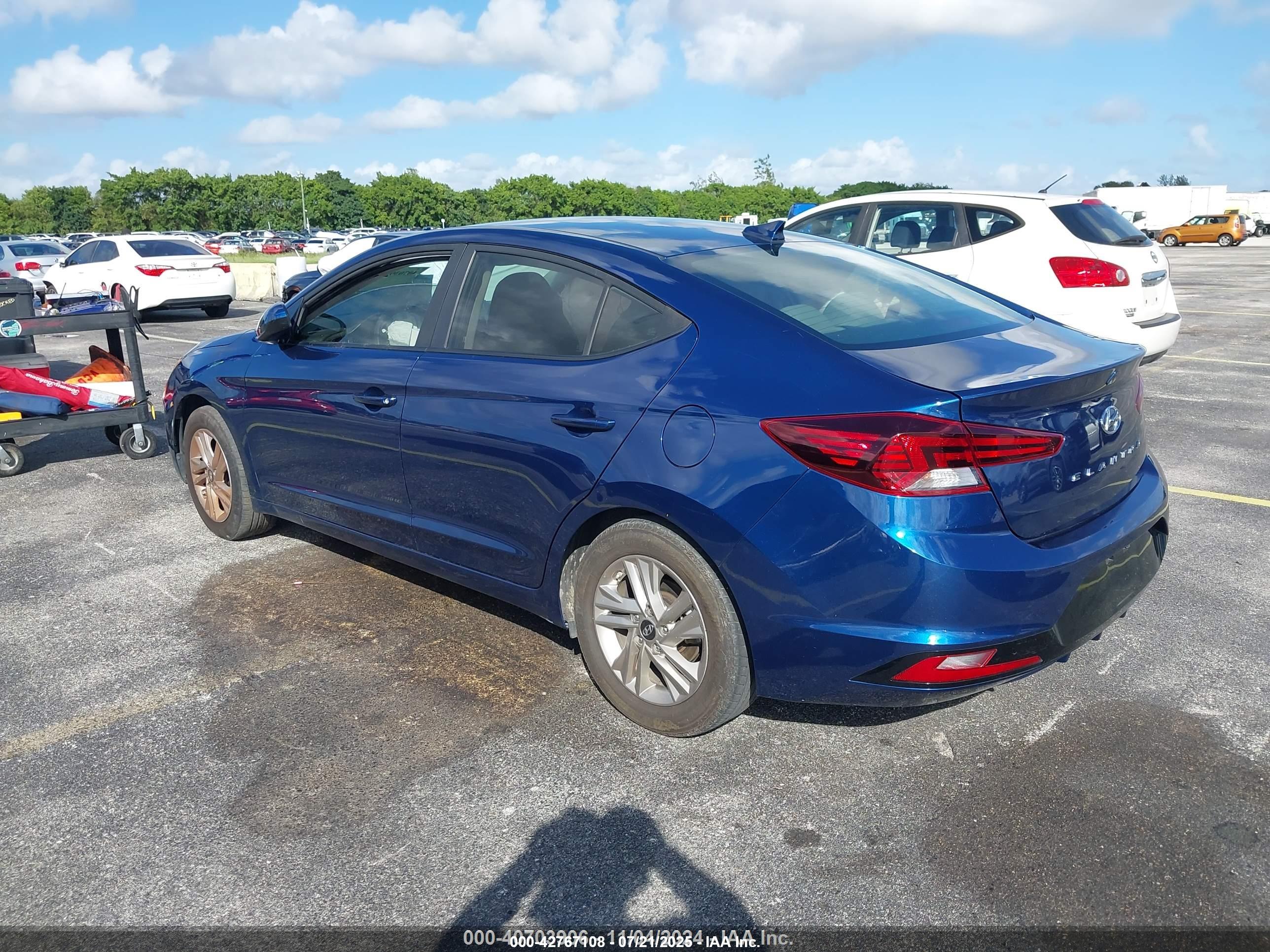 HYUNDAI ELANTRA image 3