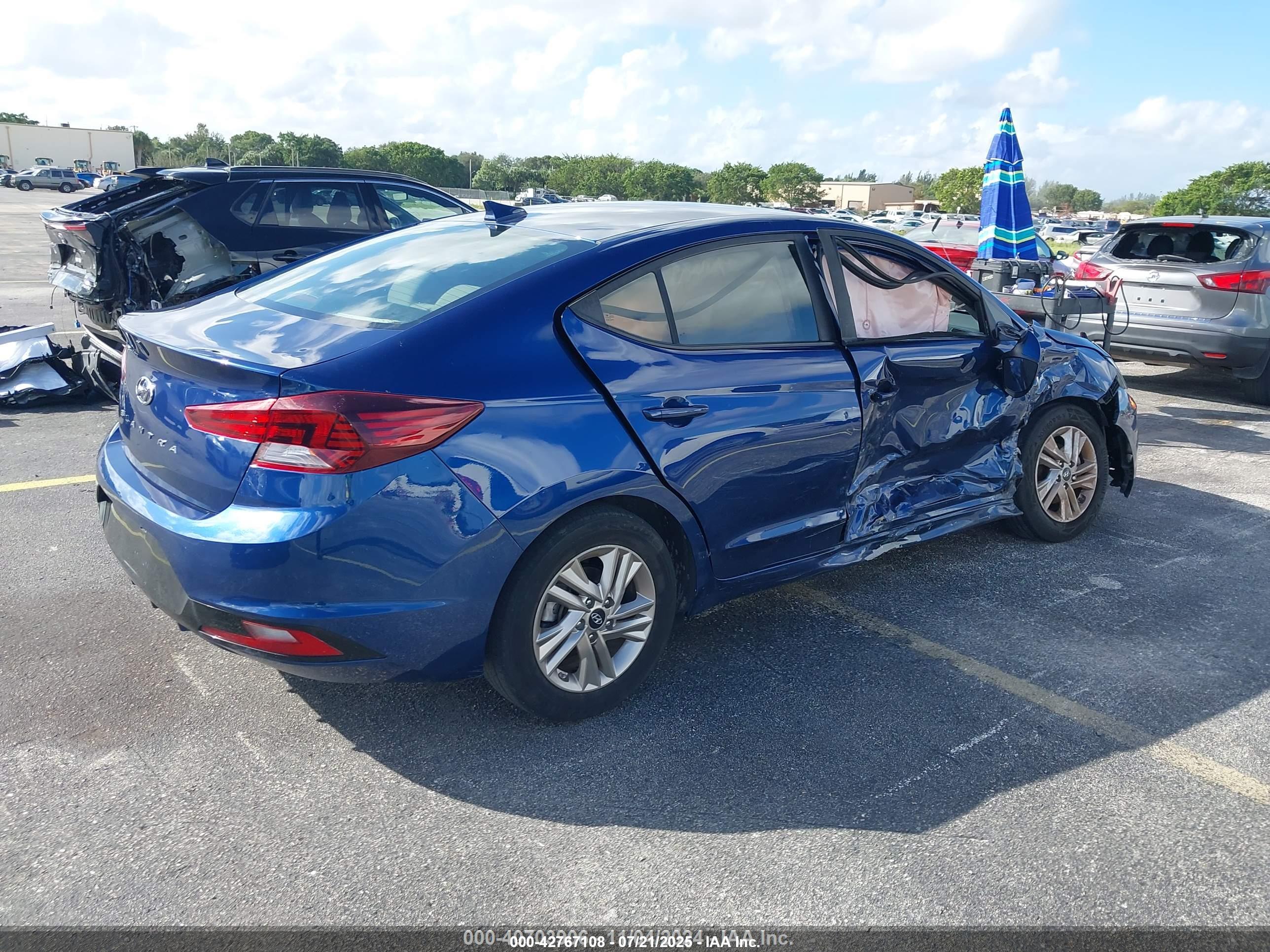 HYUNDAI ELANTRA image 4