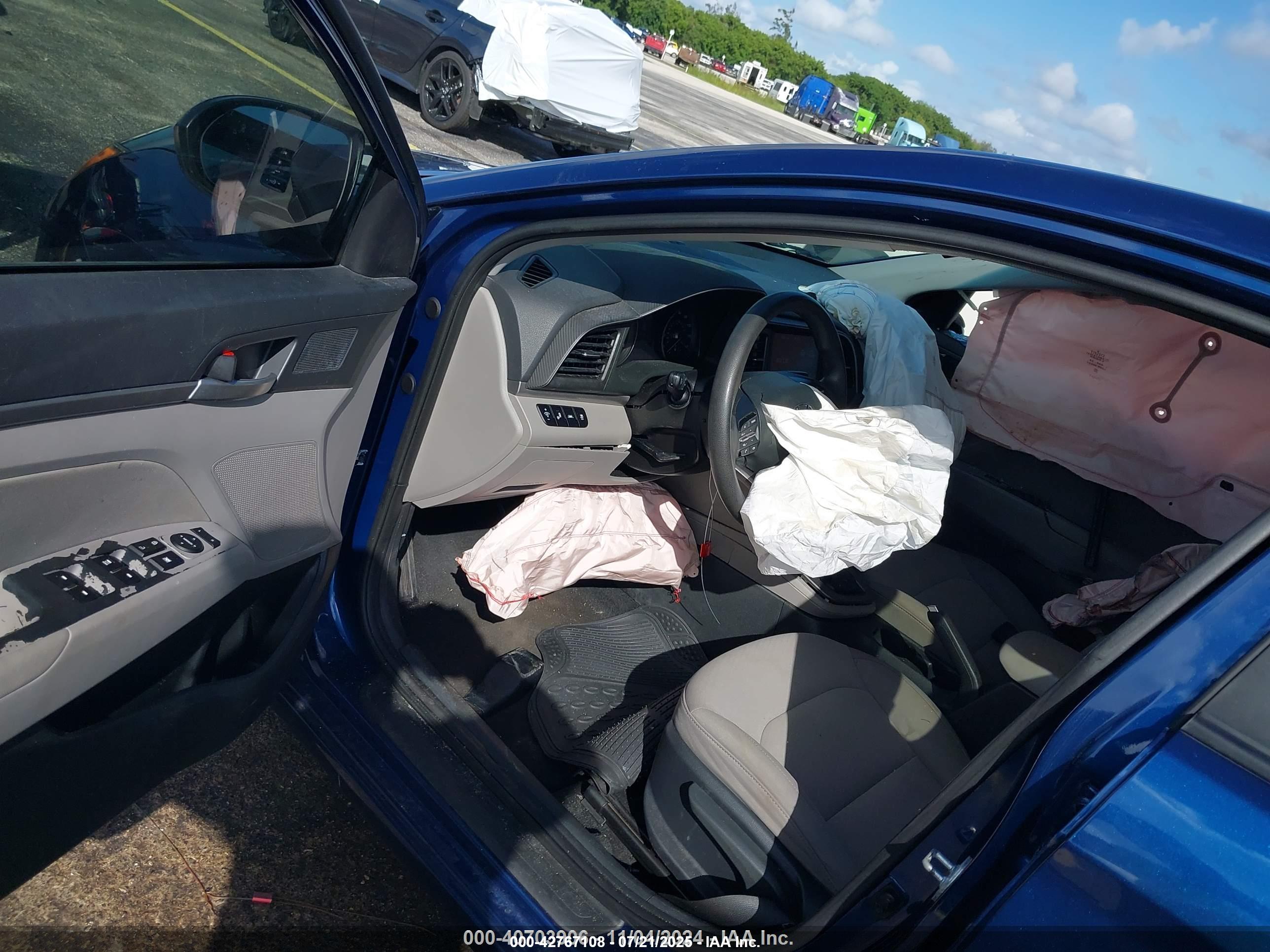 HYUNDAI ELANTRA image 5