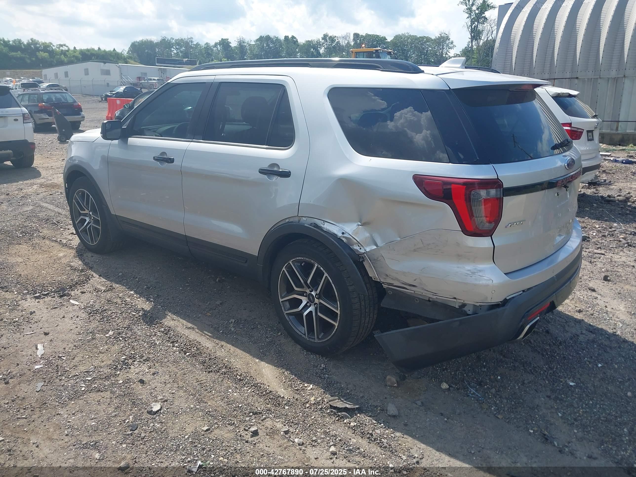 FORD EXPLORER image 3