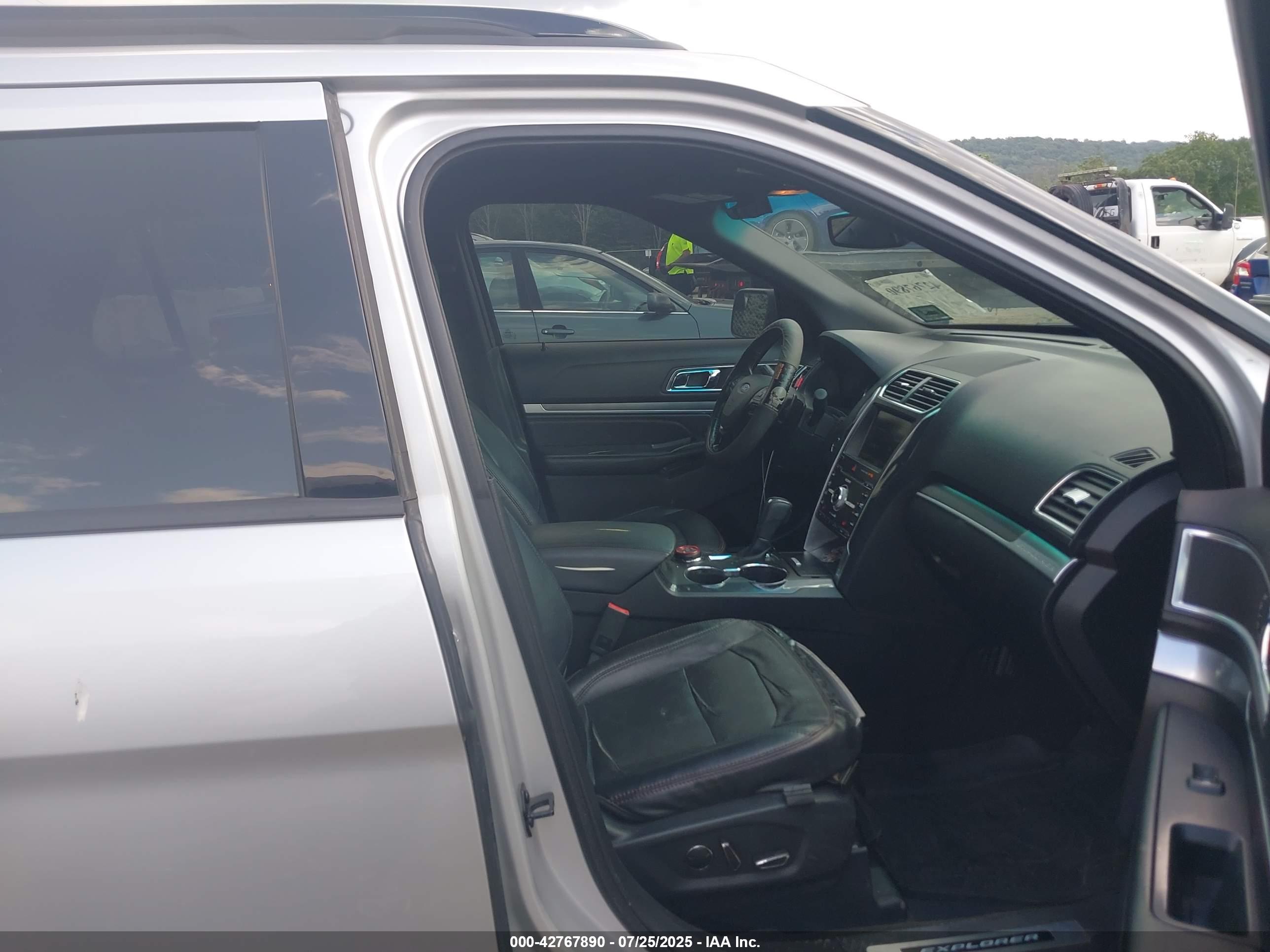 FORD EXPLORER image 5