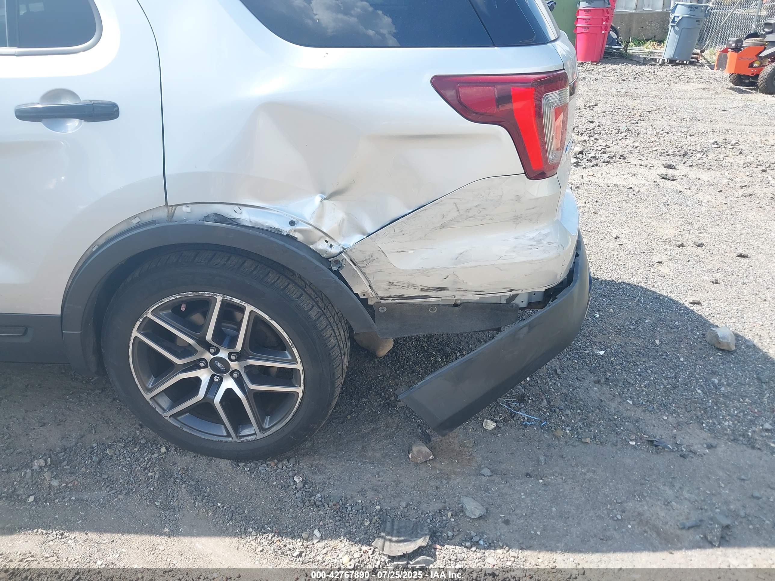 FORD EXPLORER image 6