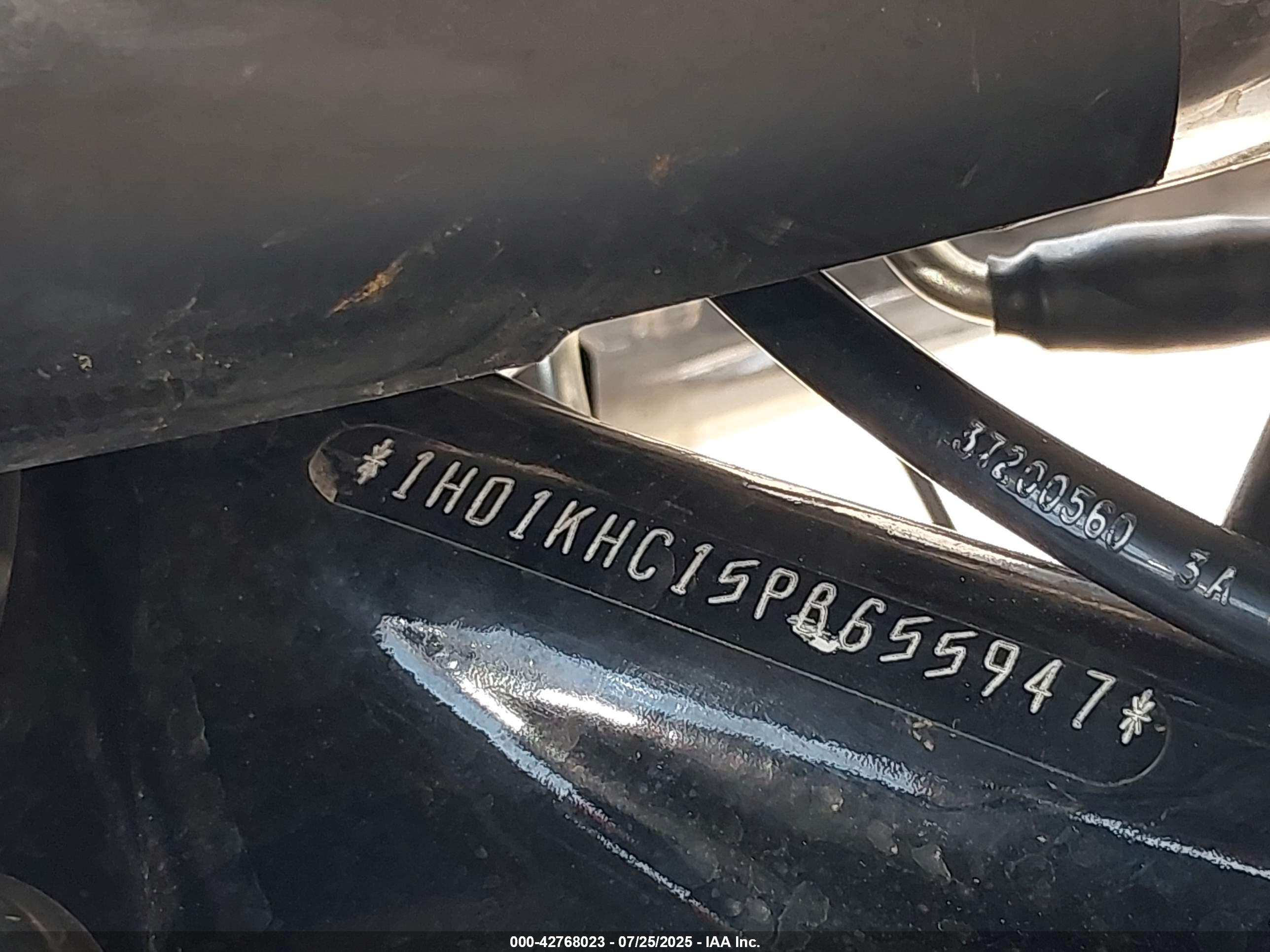 HARLEY-DAVIDSON FLTRX image 10