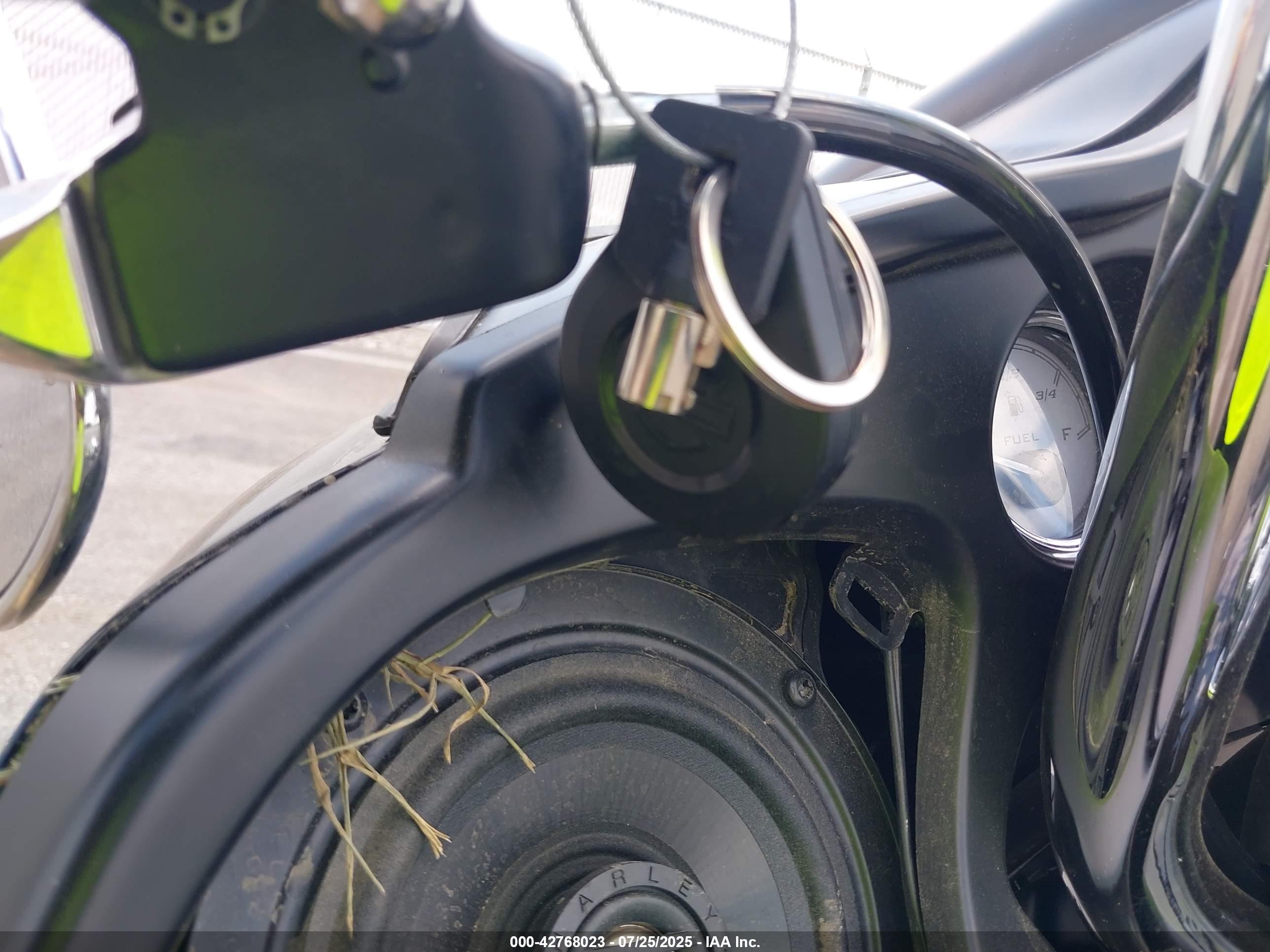 HARLEY-DAVIDSON FLTRX image 11