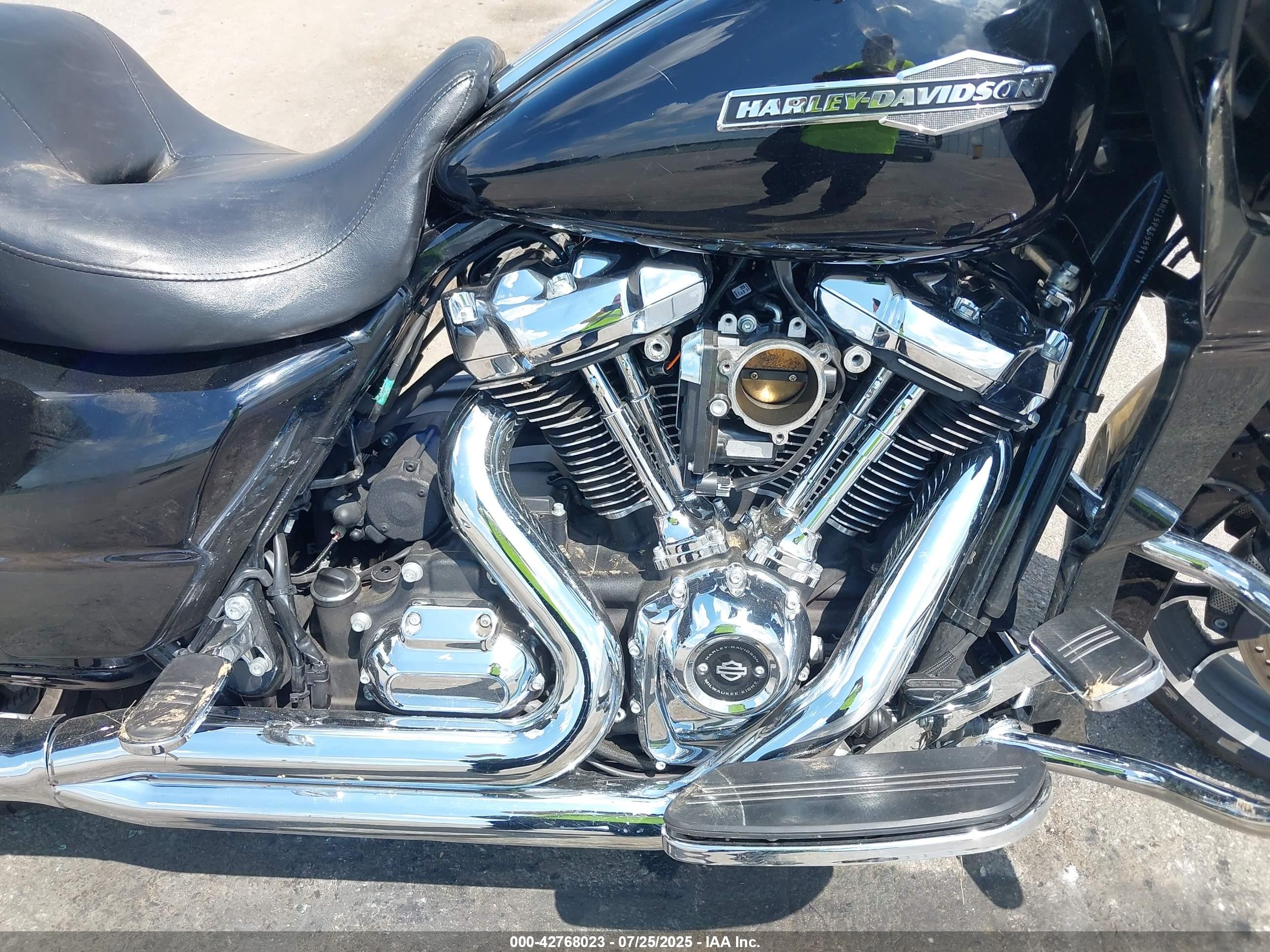 HARLEY-DAVIDSON FLTRX image 8
