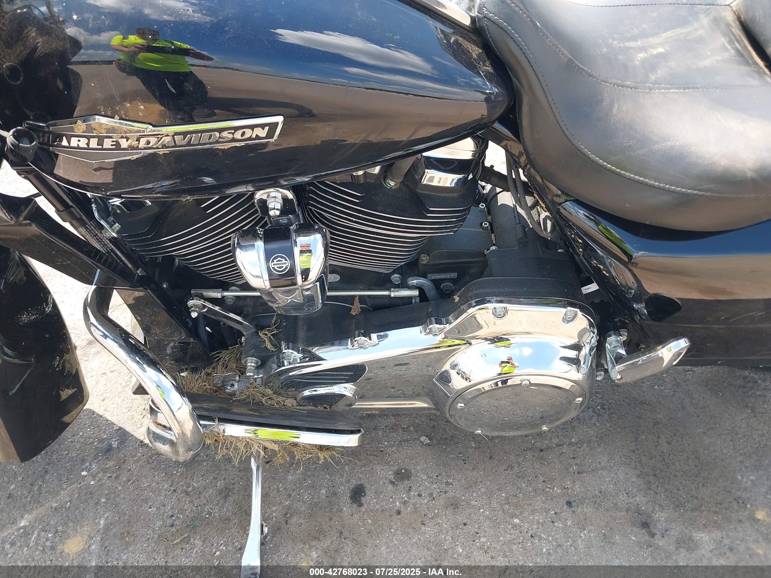 HARLEY-DAVIDSON FLTRX image 9