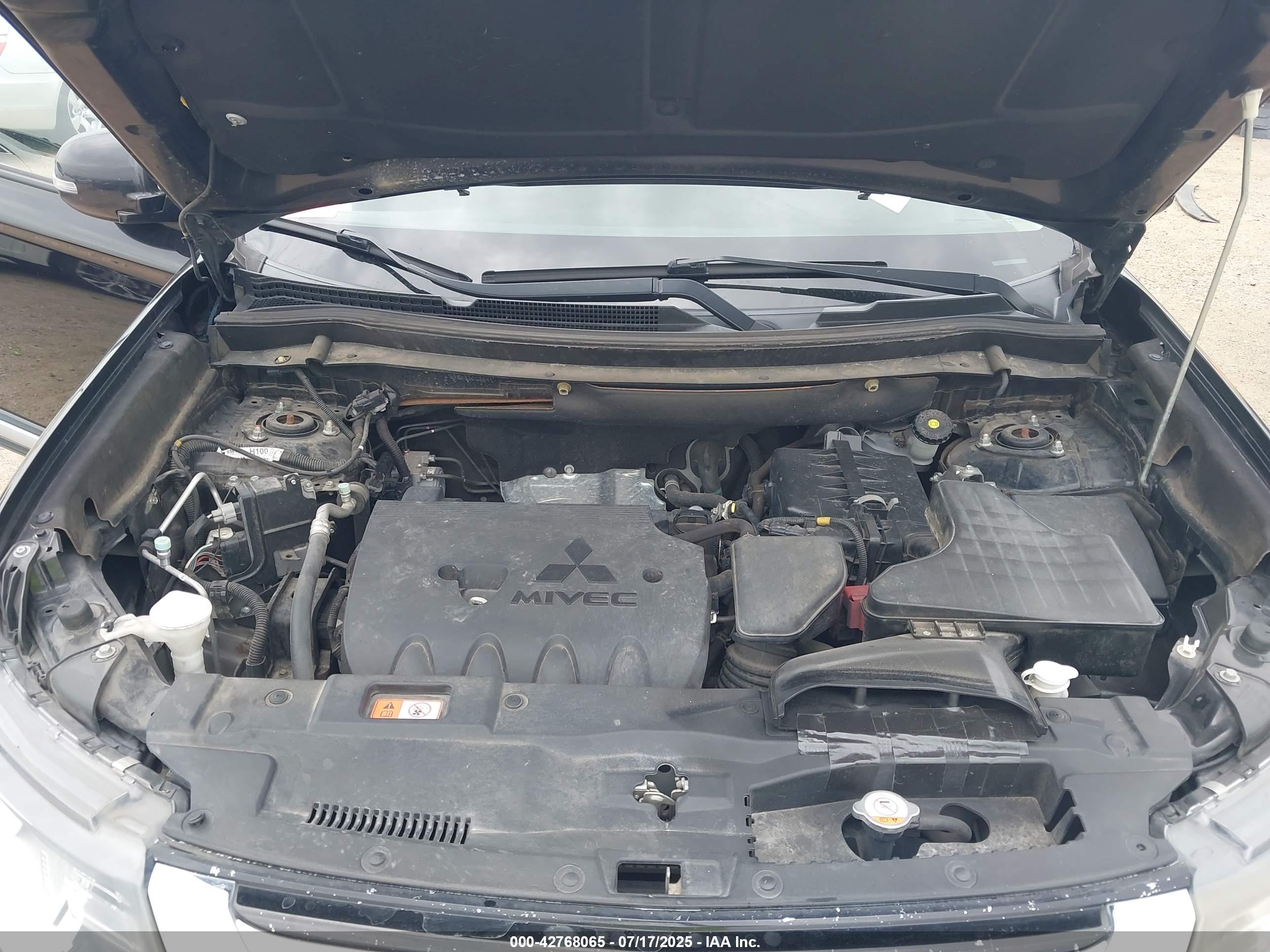 MITSUBISHI OUTLANDER image 10