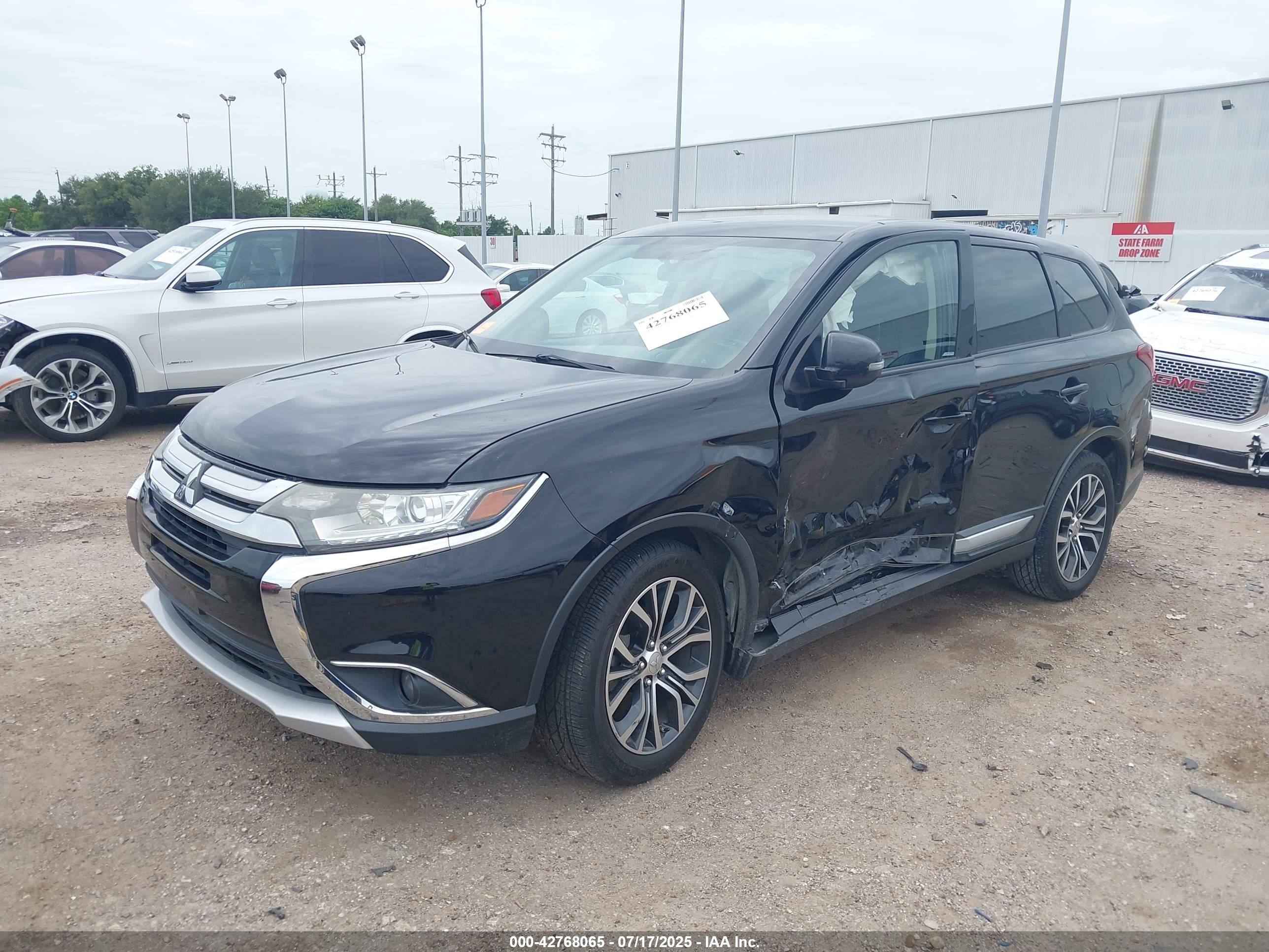 MITSUBISHI OUTLANDER image 2