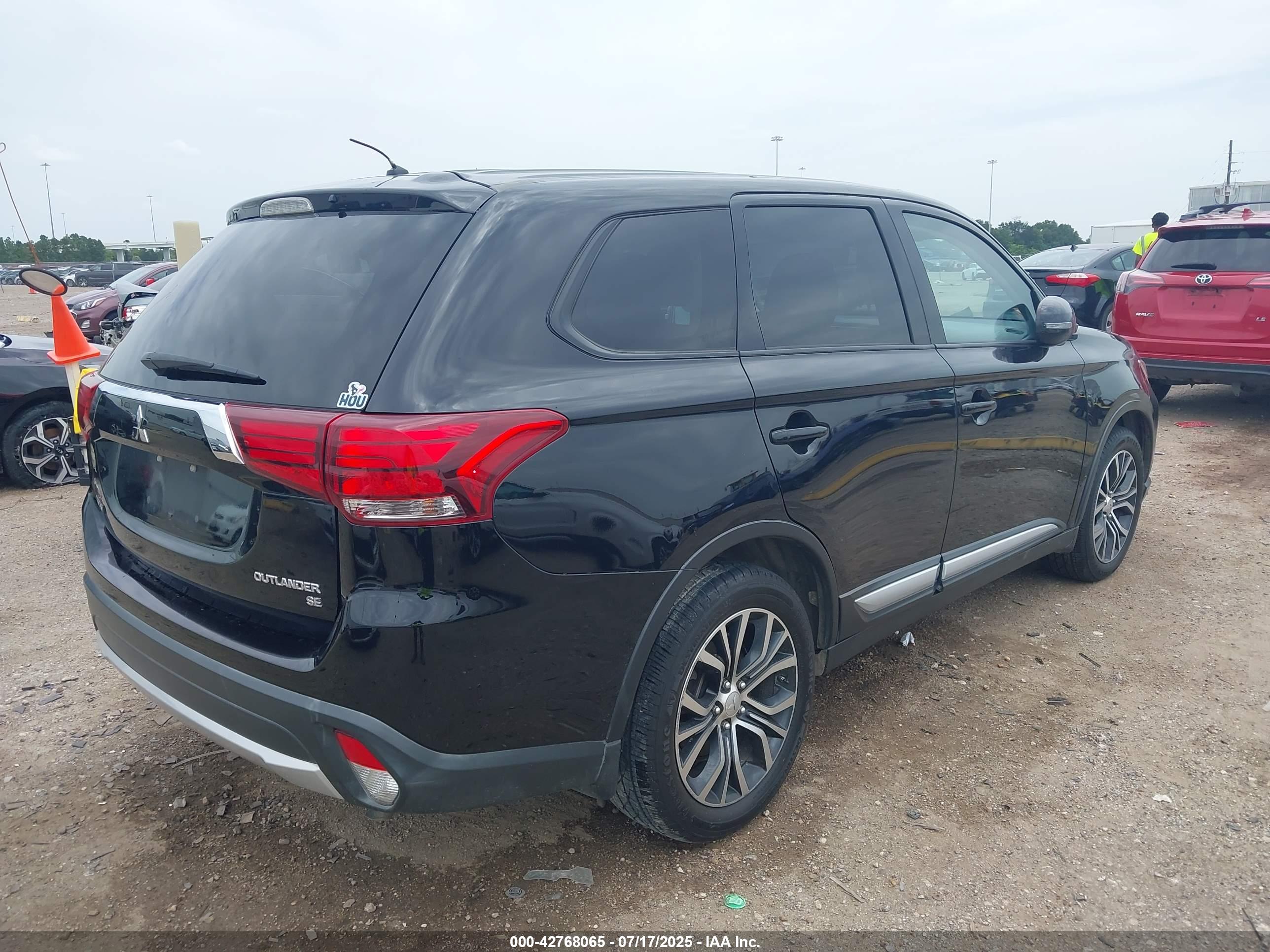 MITSUBISHI OUTLANDER image 4