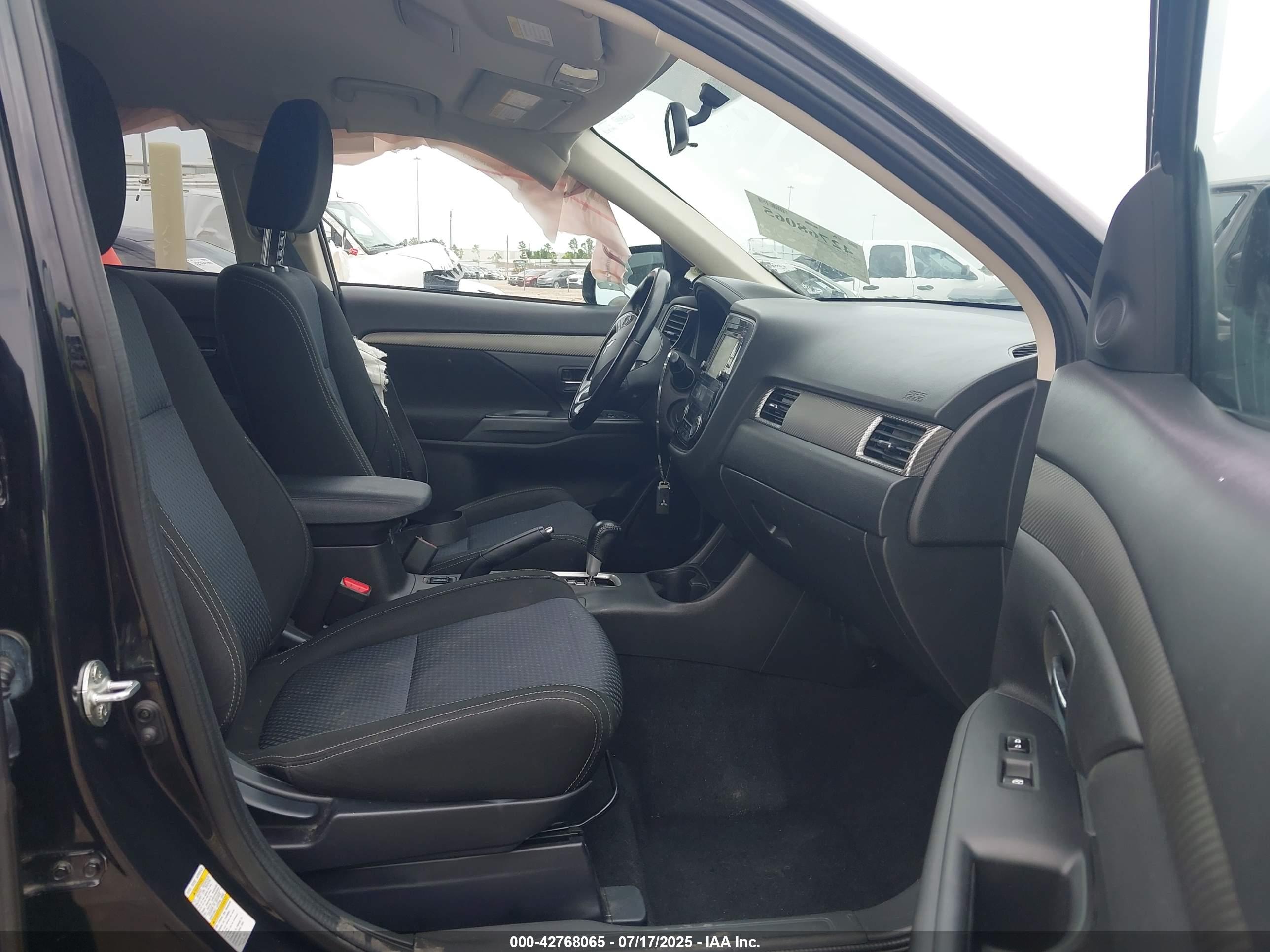 MITSUBISHI OUTLANDER image 5