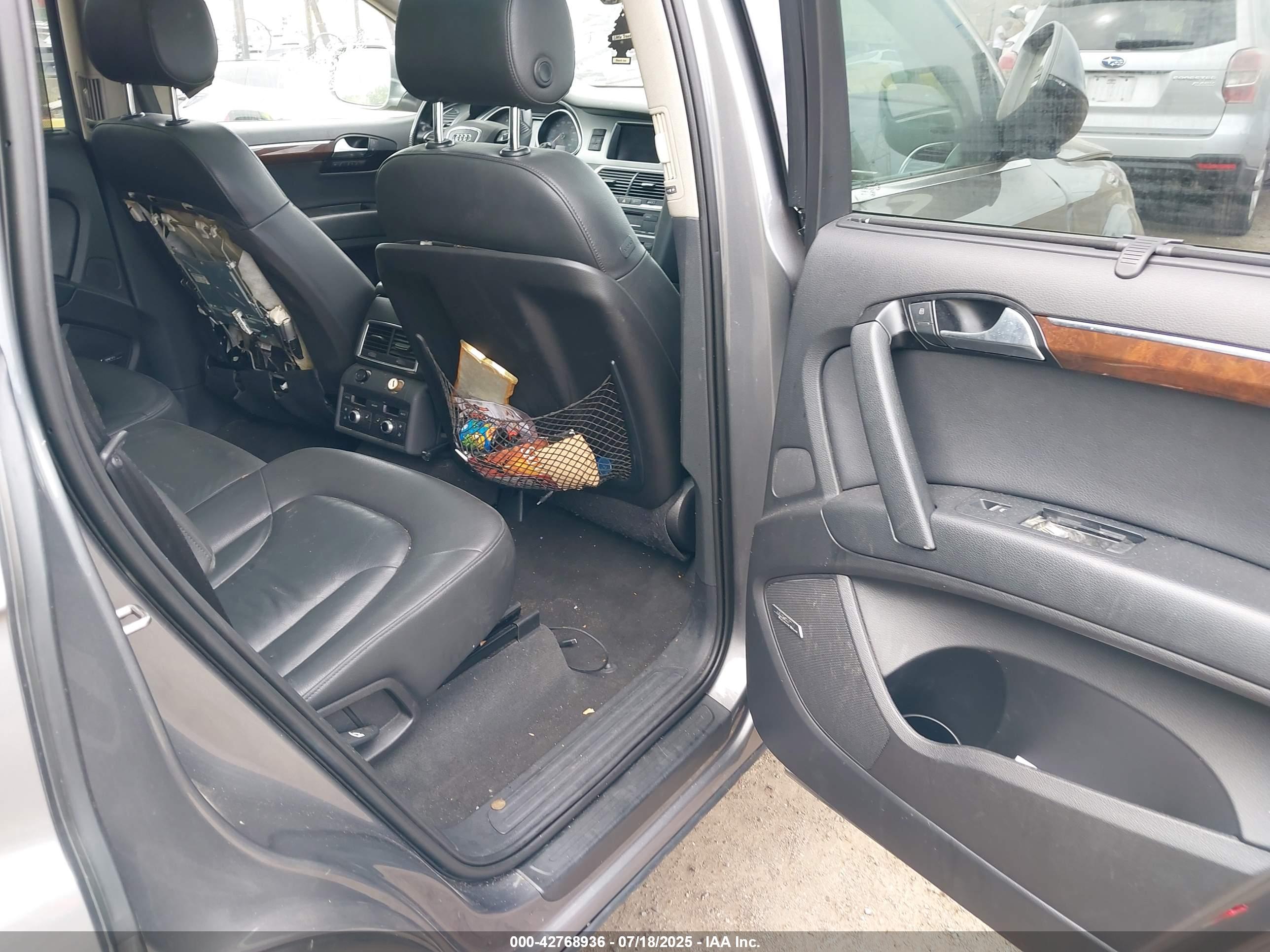 AUDI Q7 image 8