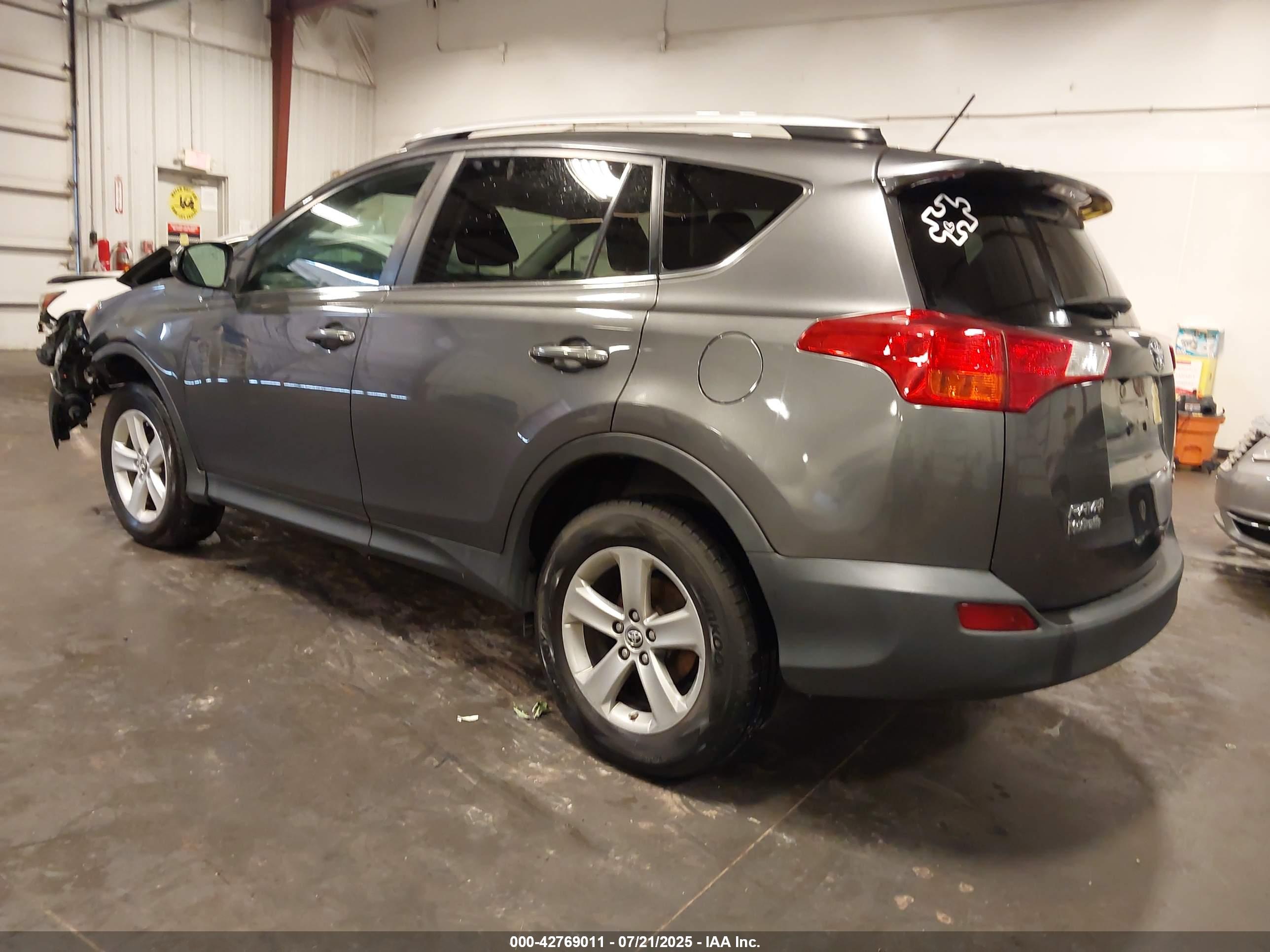TOYOTA RAV4 image 3