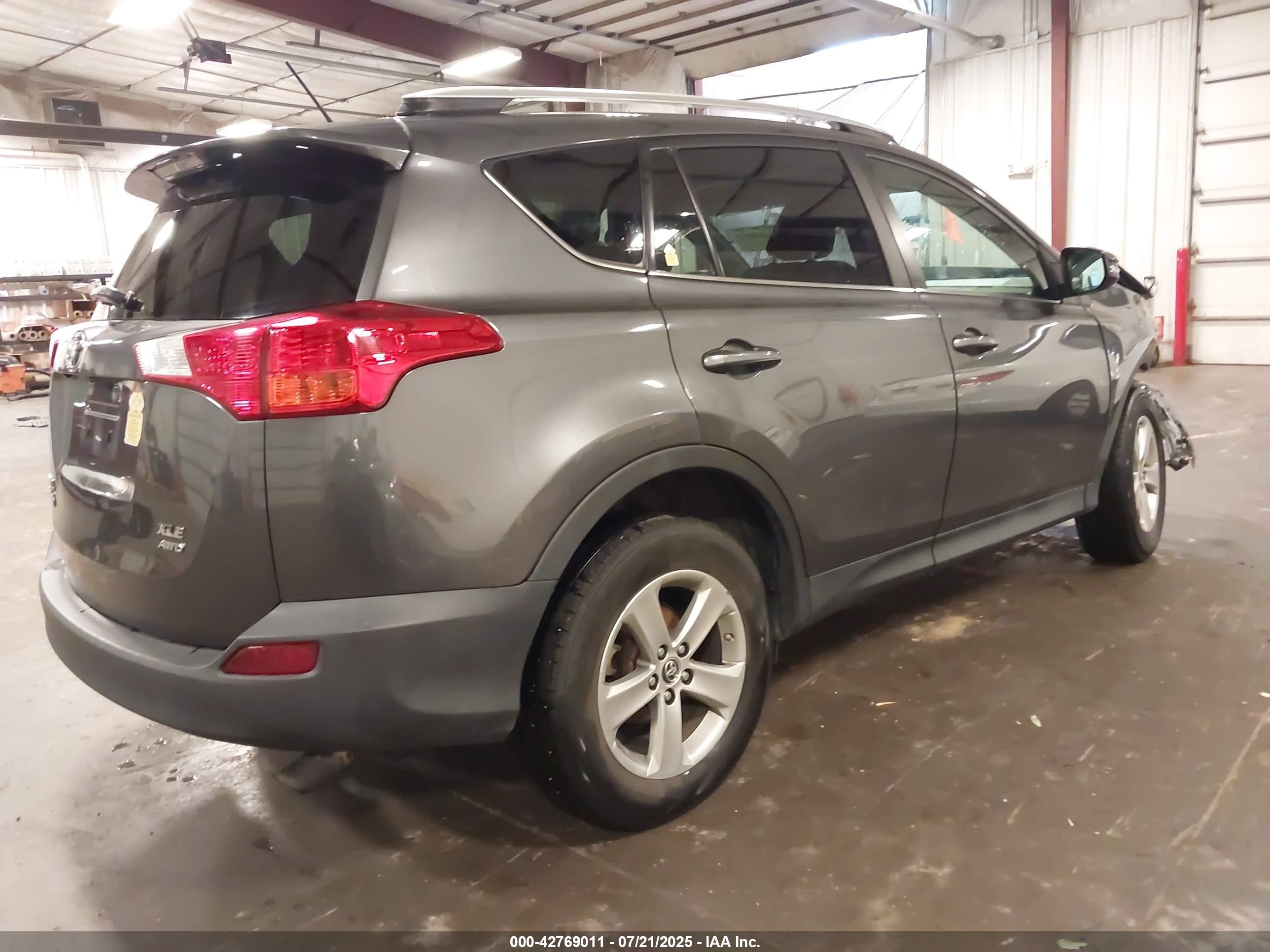 TOYOTA RAV4 image 4