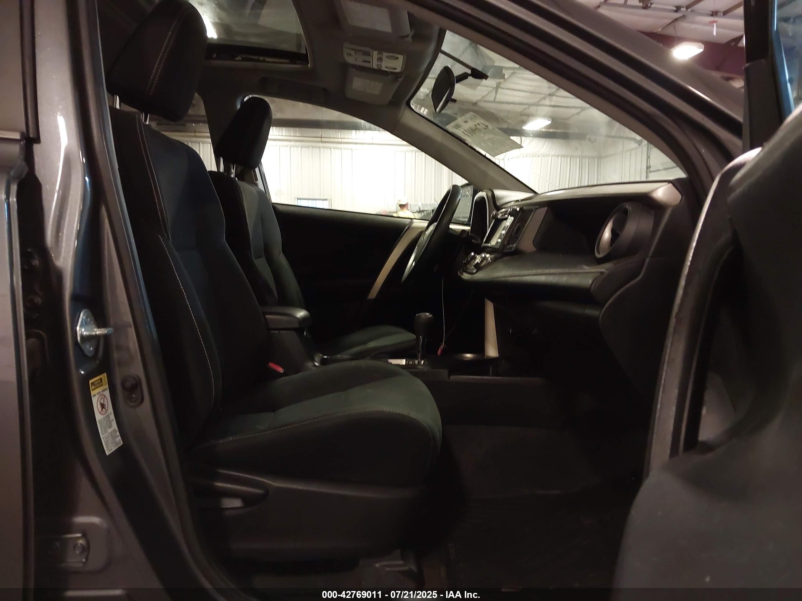TOYOTA RAV4 image 5