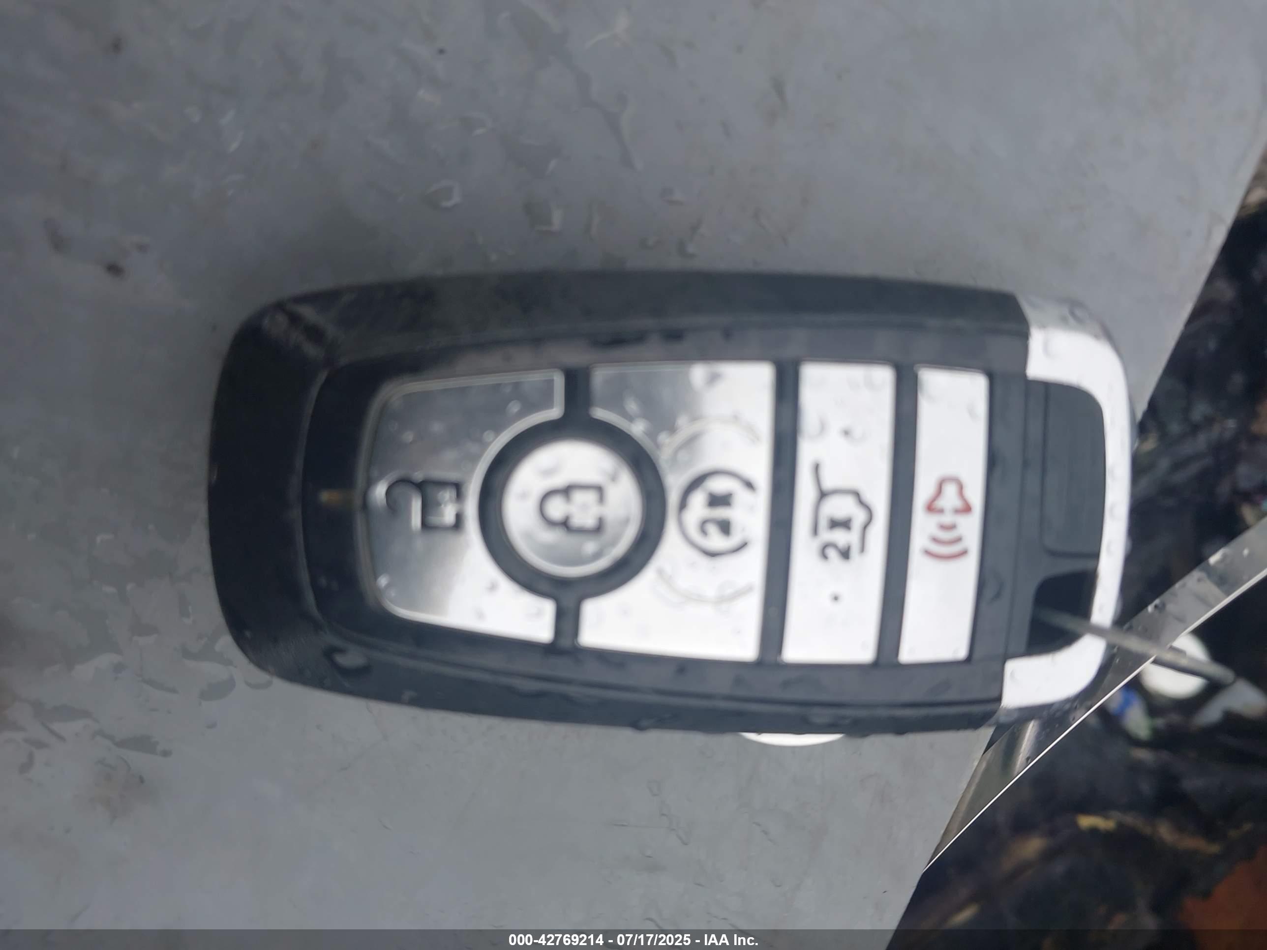 FORD EXPLORER image 11