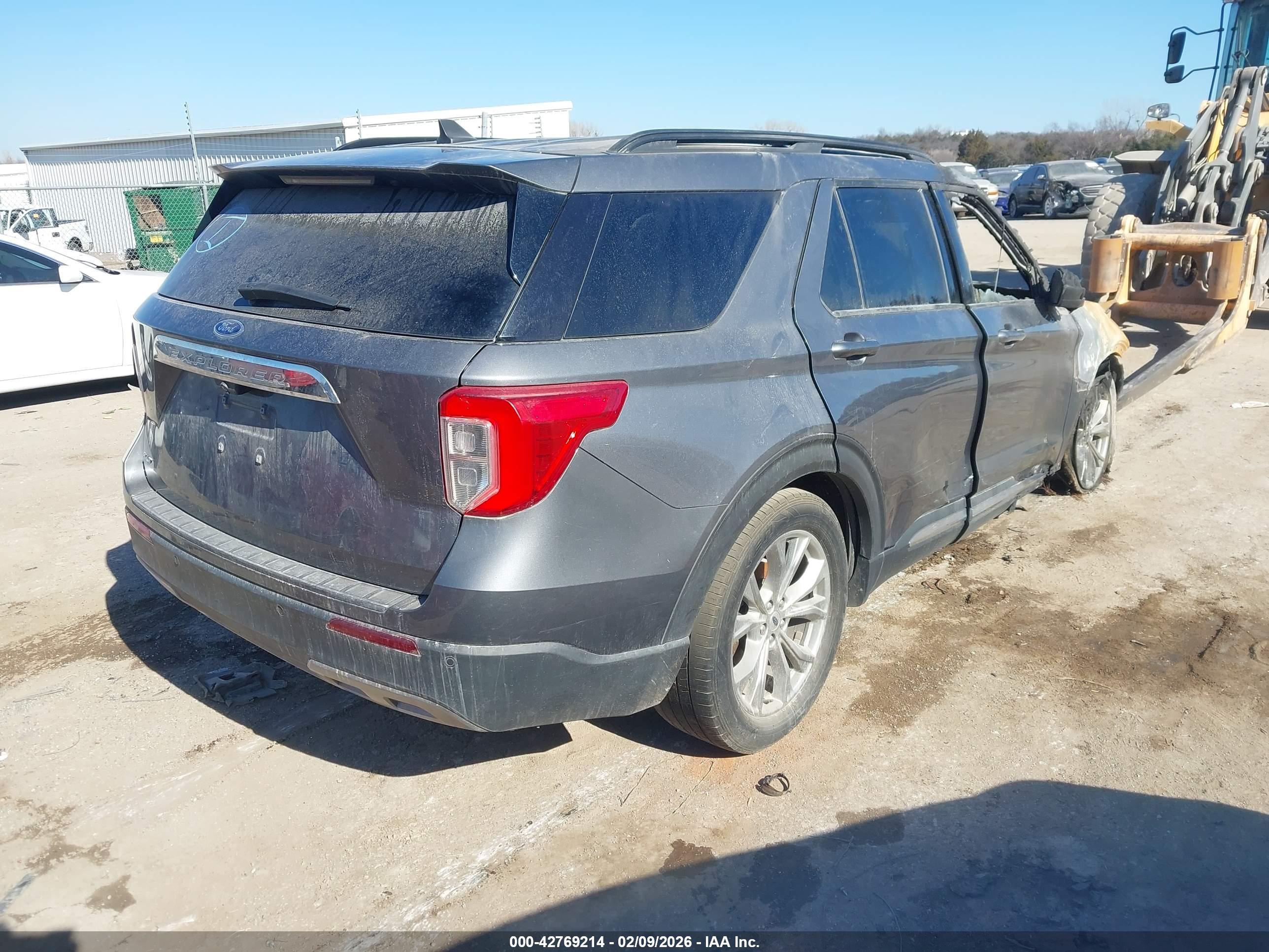 FORD EXPLORER image 4