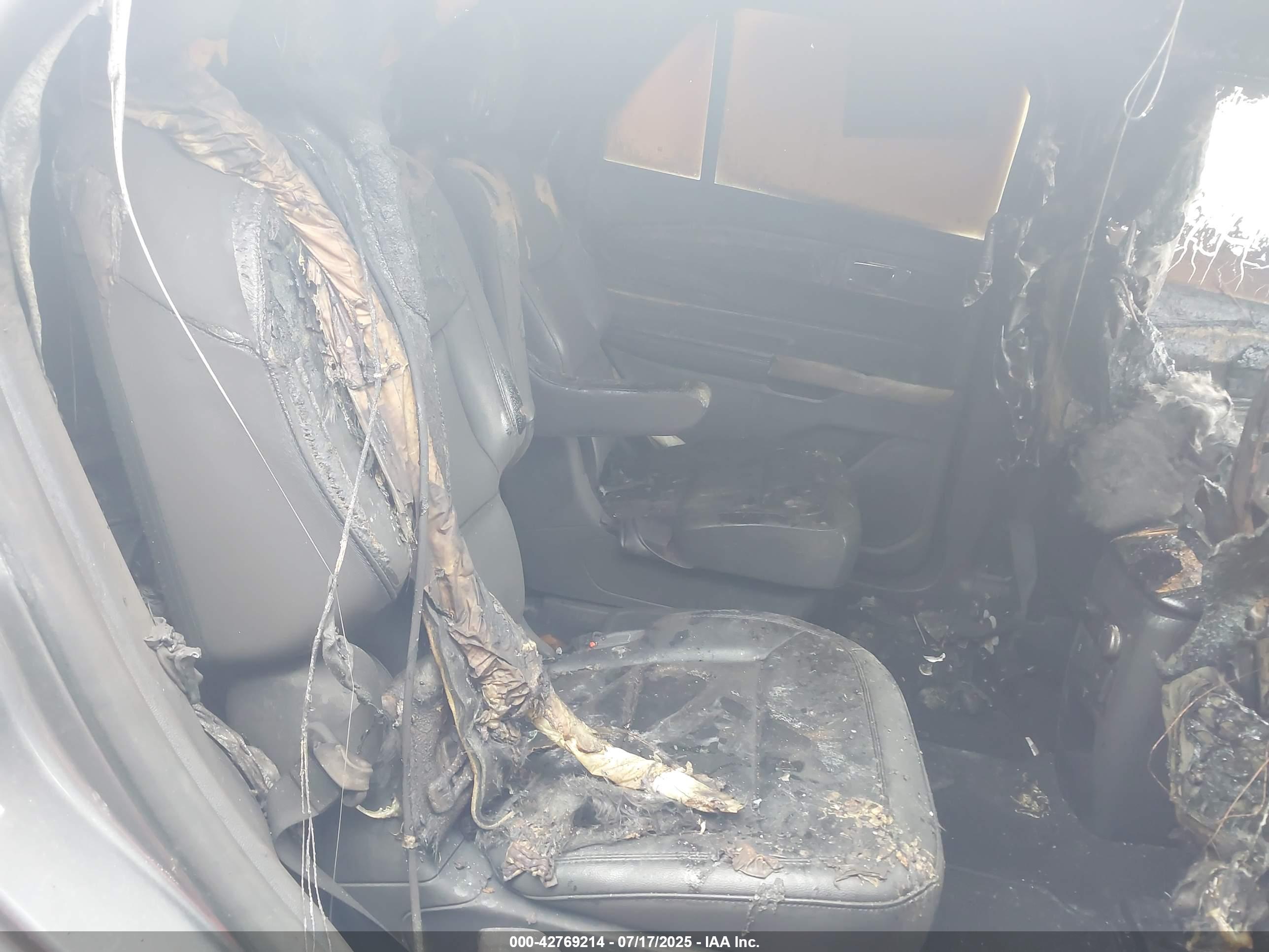 FORD EXPLORER image 8