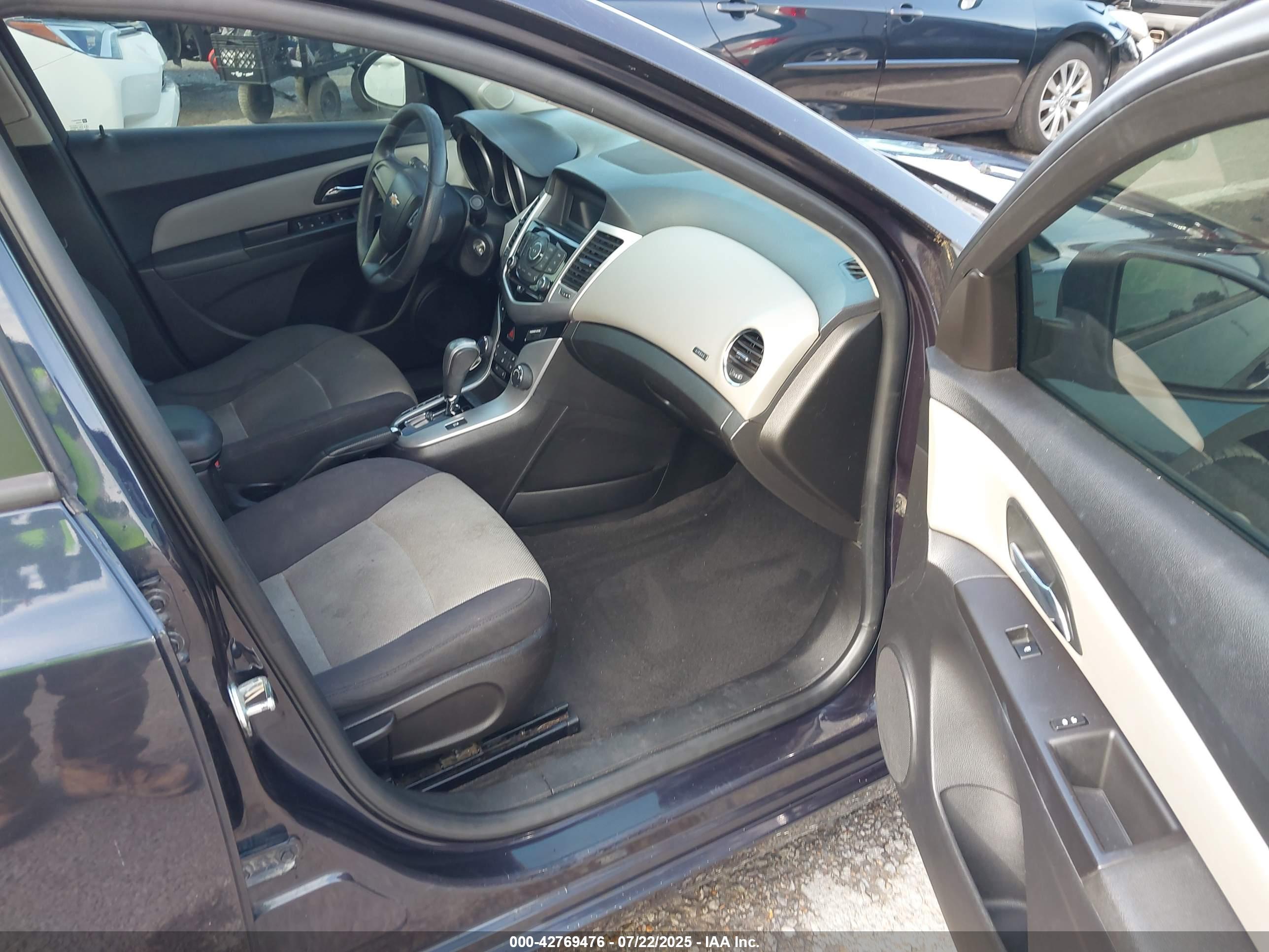 CHEVROLET CRUZE image 5