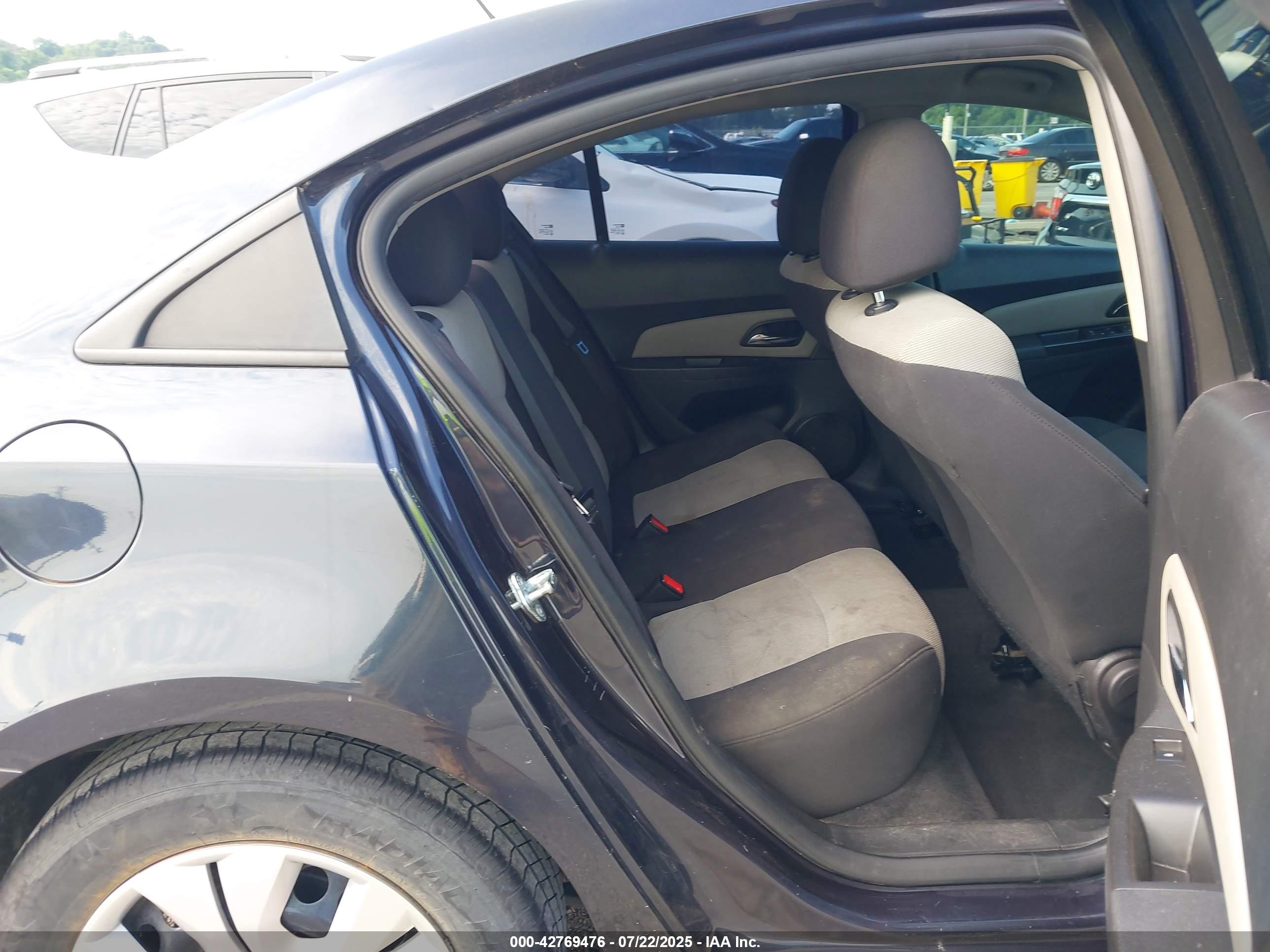 CHEVROLET CRUZE image 8
