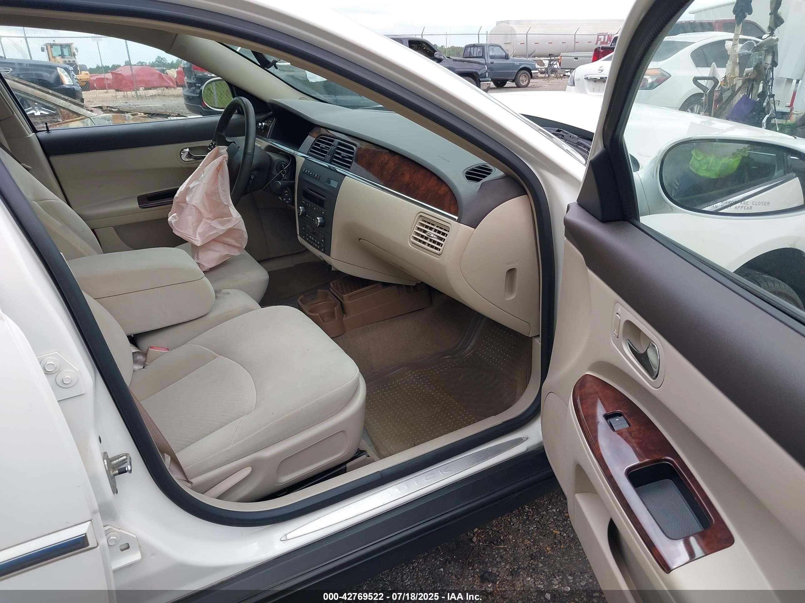 BUICK LACROSSE image 5