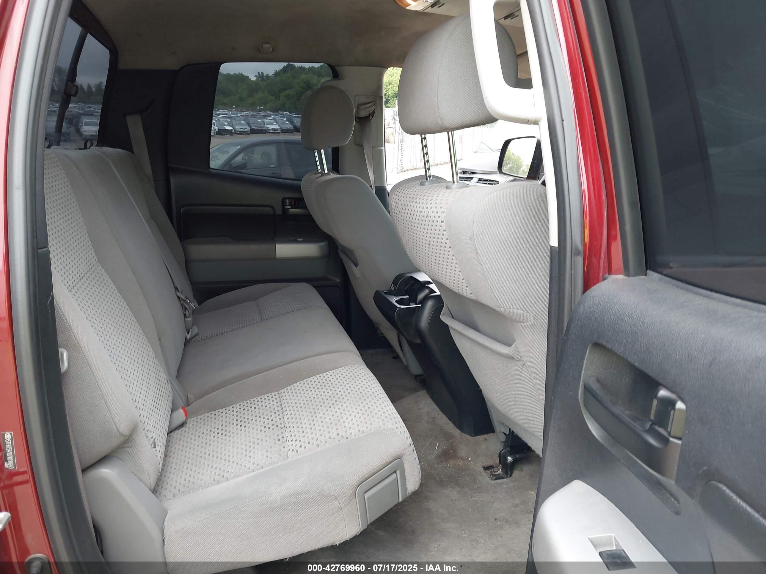 TOYOTA TUNDRA image 8