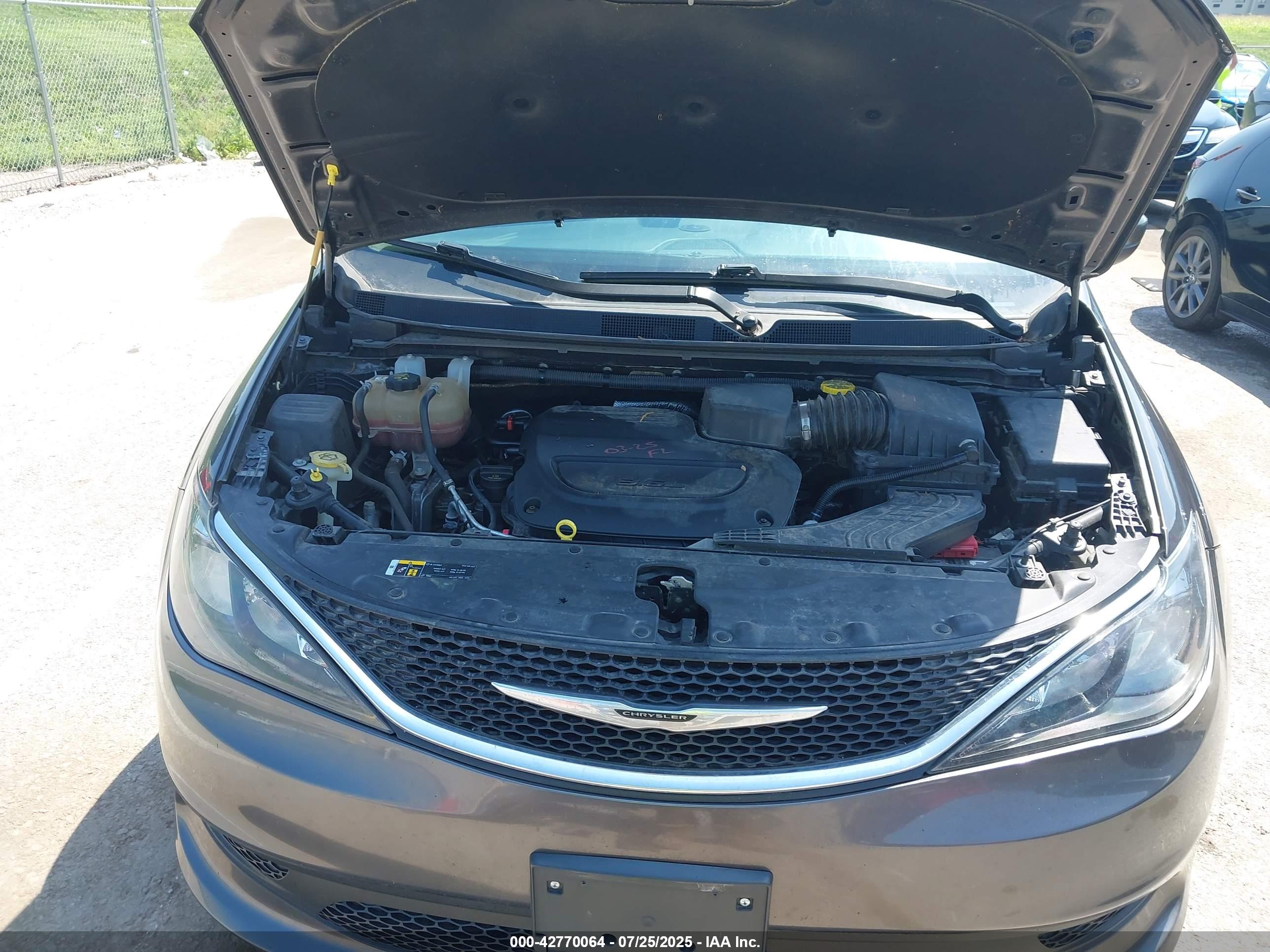 CHRYSLER VOYAGER image 10