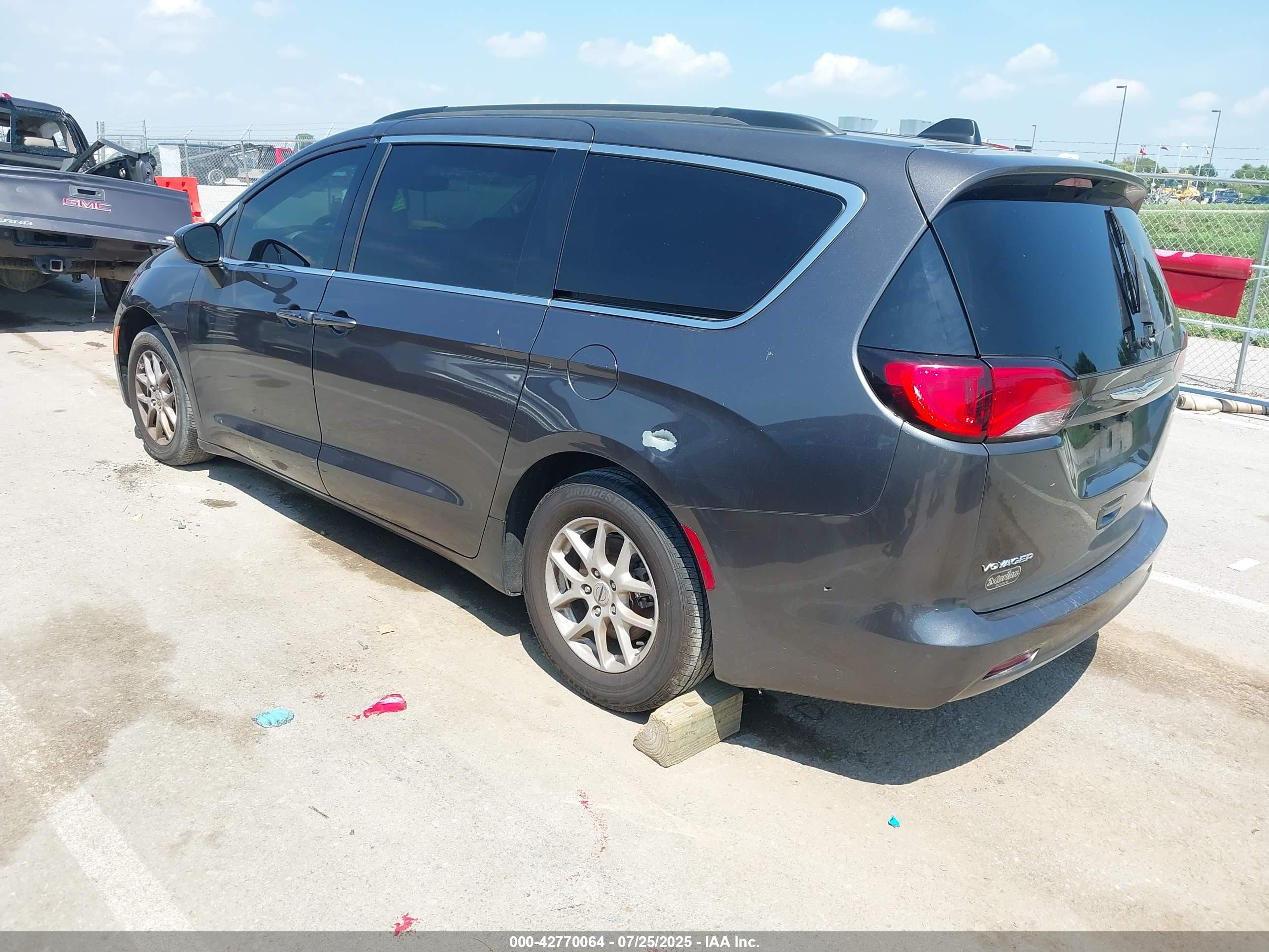 CHRYSLER VOYAGER image 3