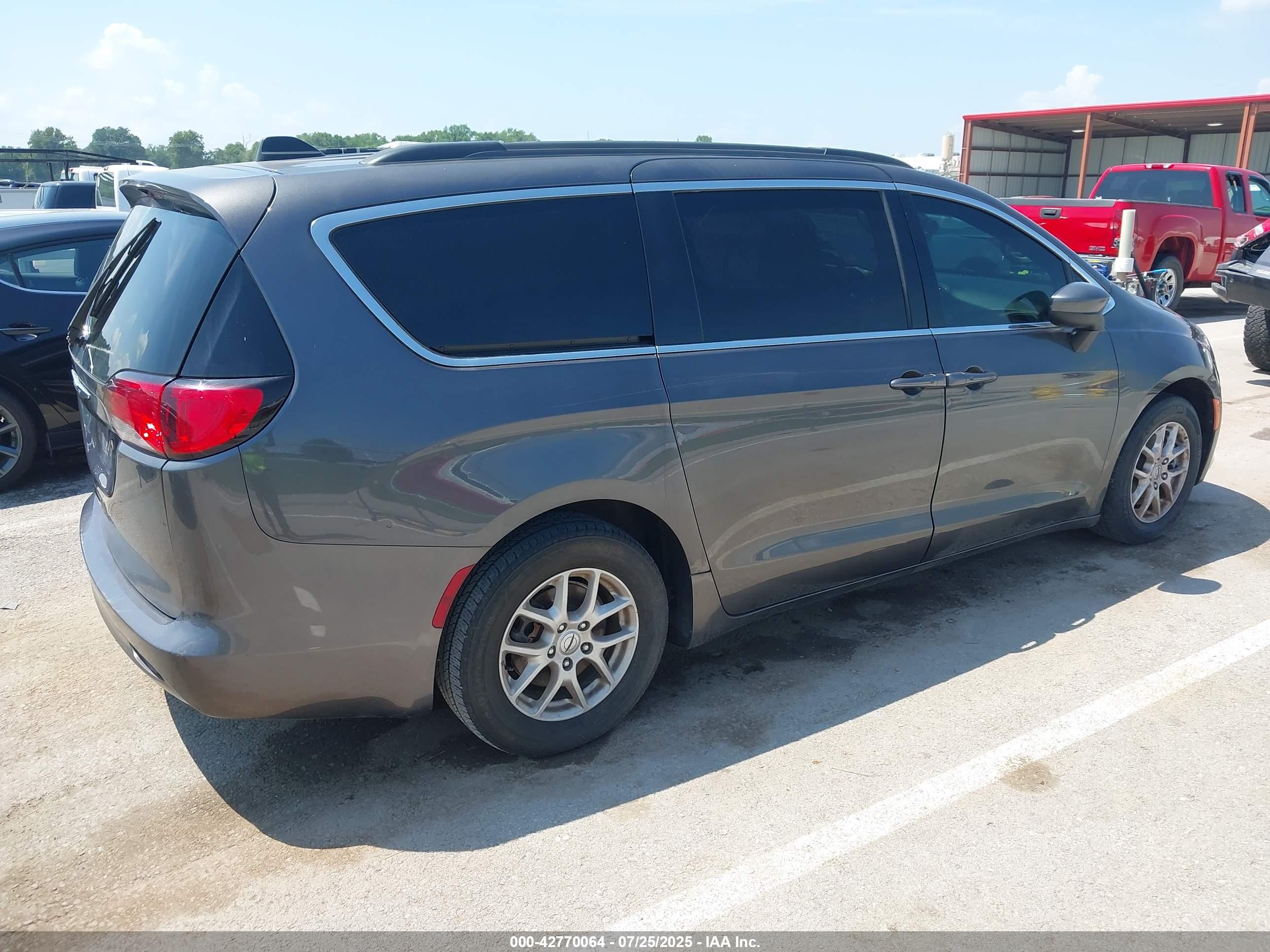 CHRYSLER VOYAGER image 4