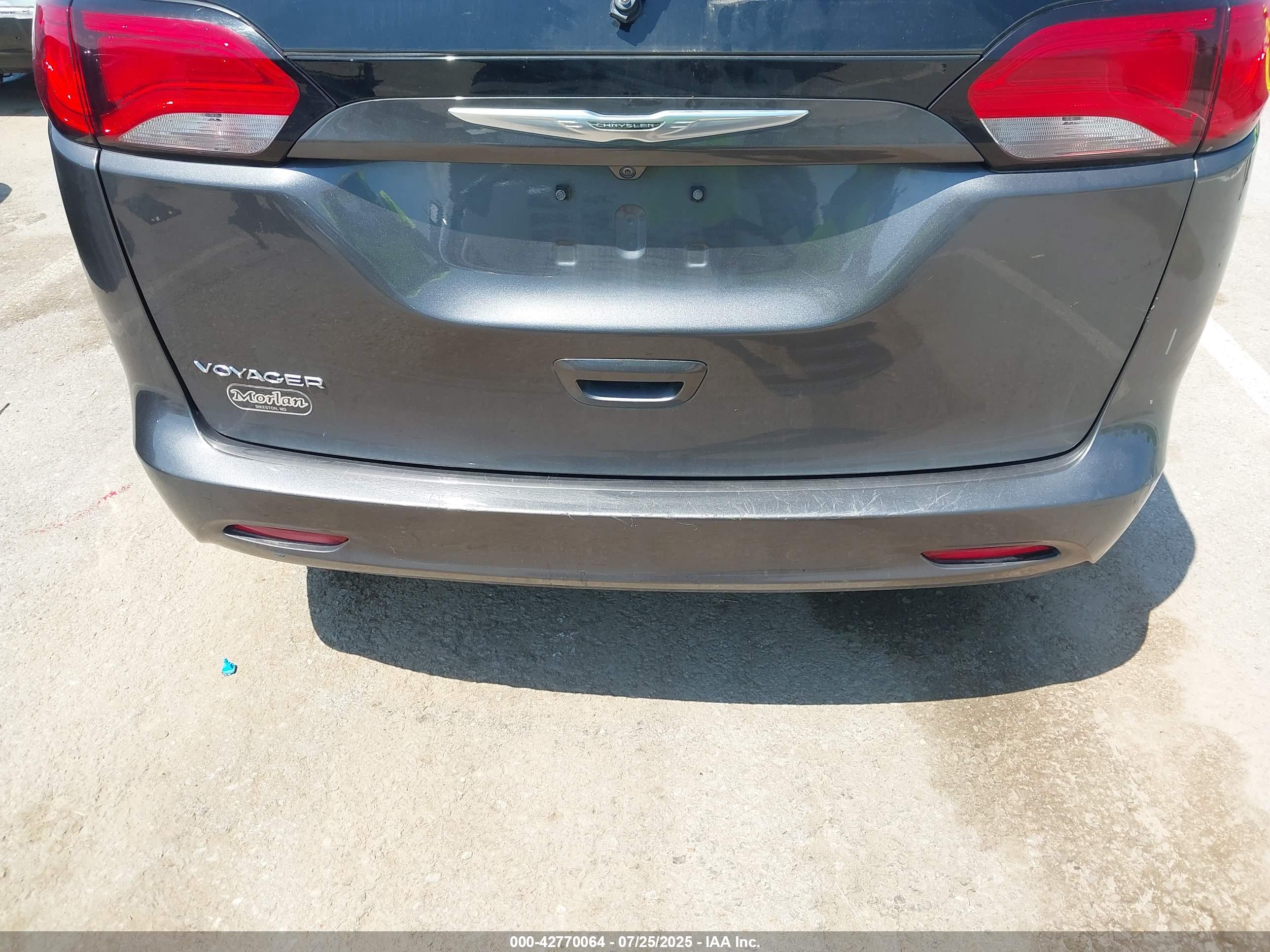 CHRYSLER VOYAGER image 6