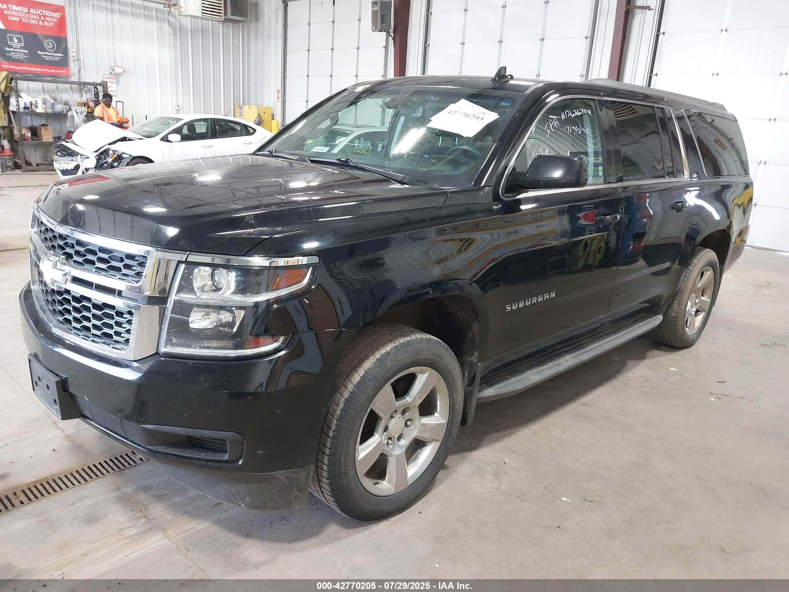 CHEVROLET SUBURBAN image 2