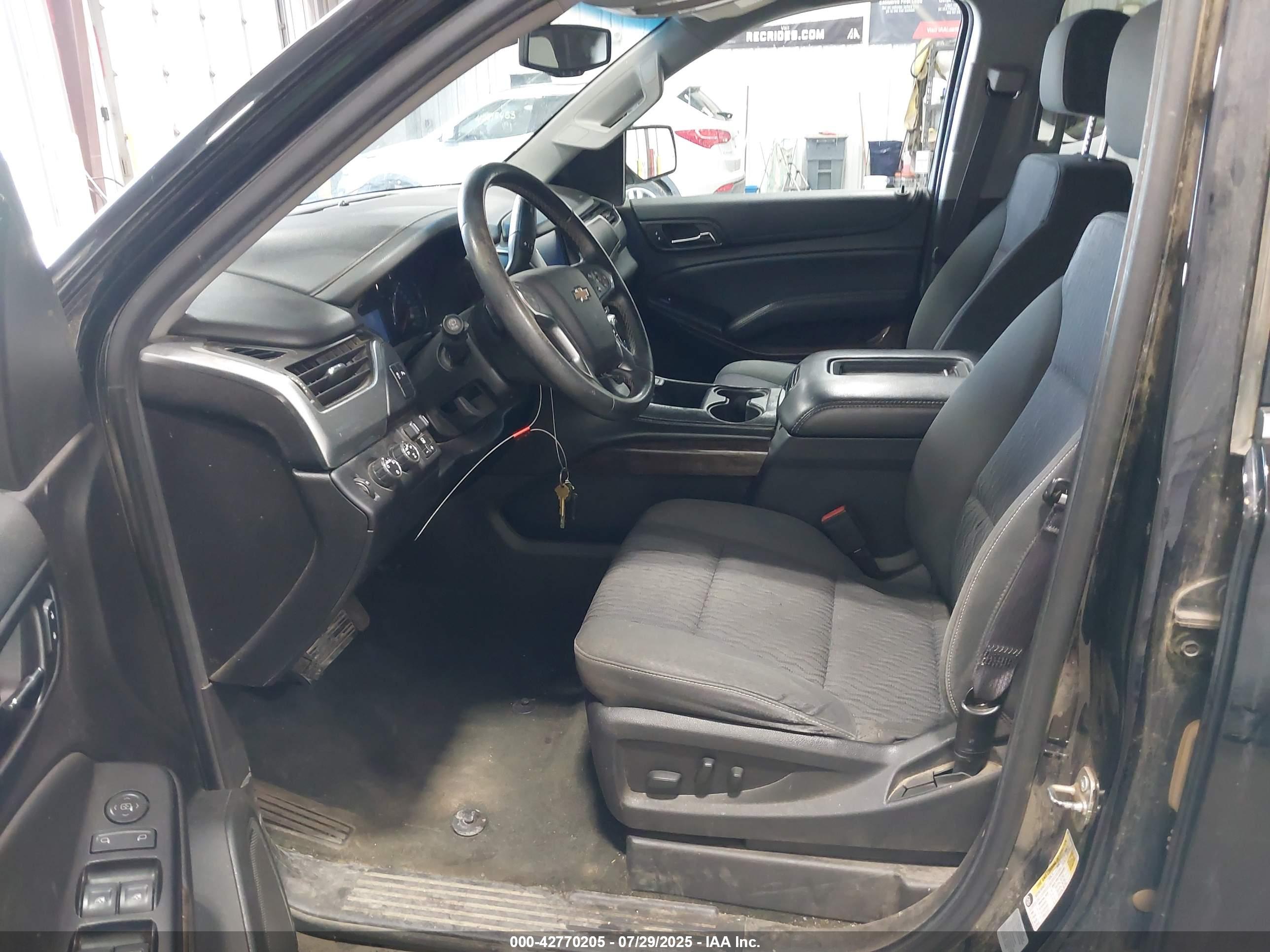 CHEVROLET SUBURBAN image 5