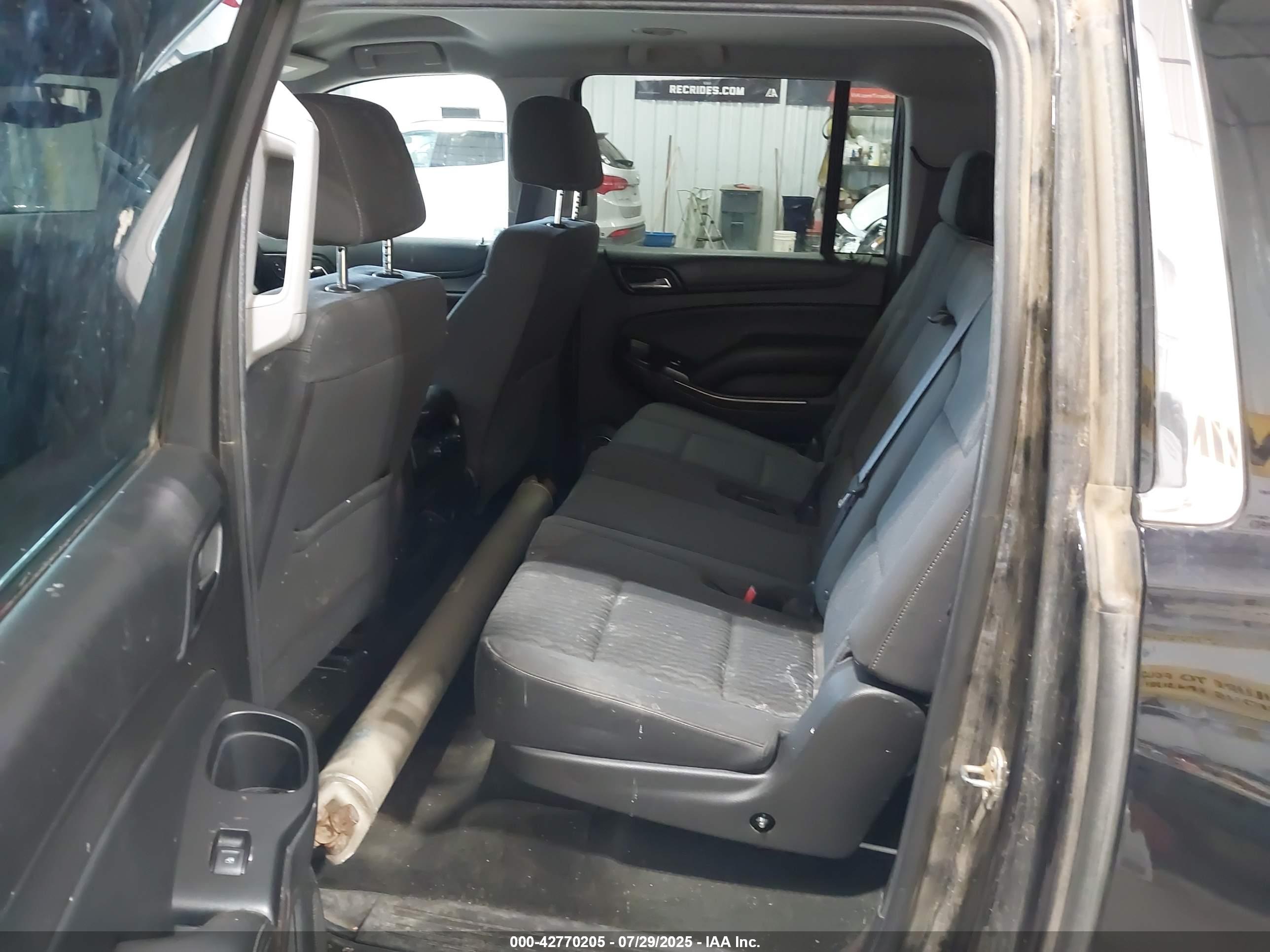 CHEVROLET SUBURBAN image 8