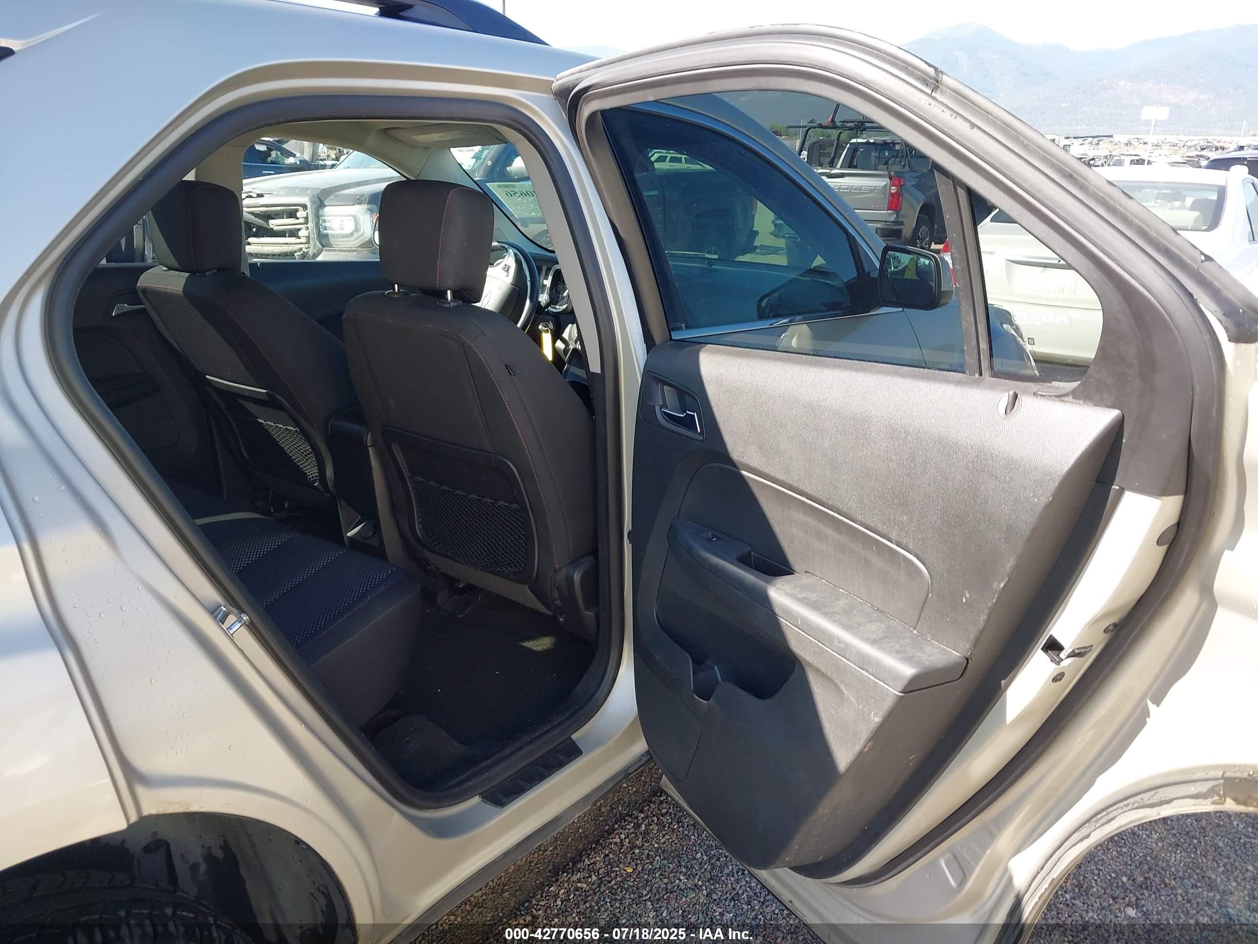 CHEVROLET EQUINOX image 8