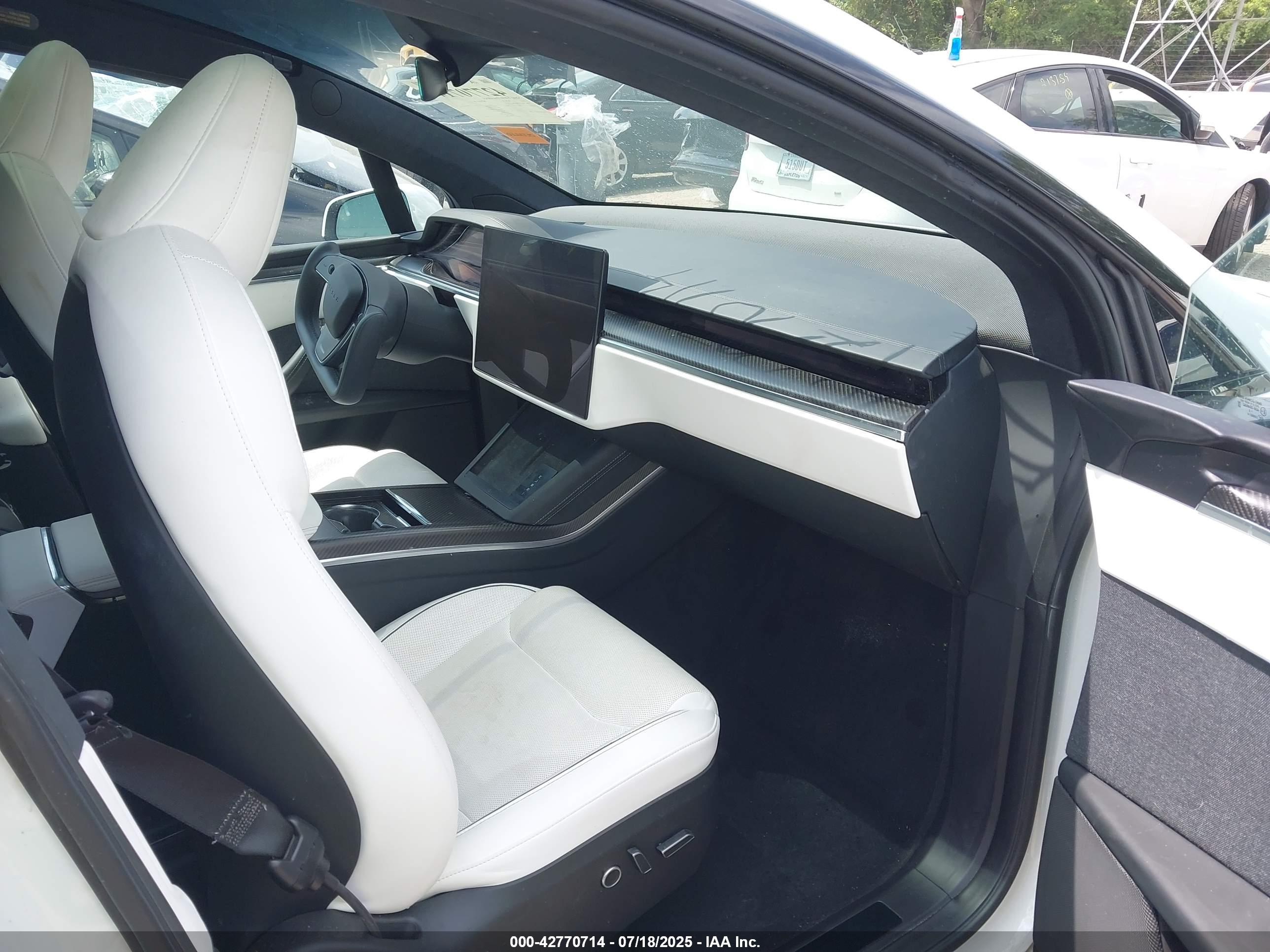TESLA MODEL image 5