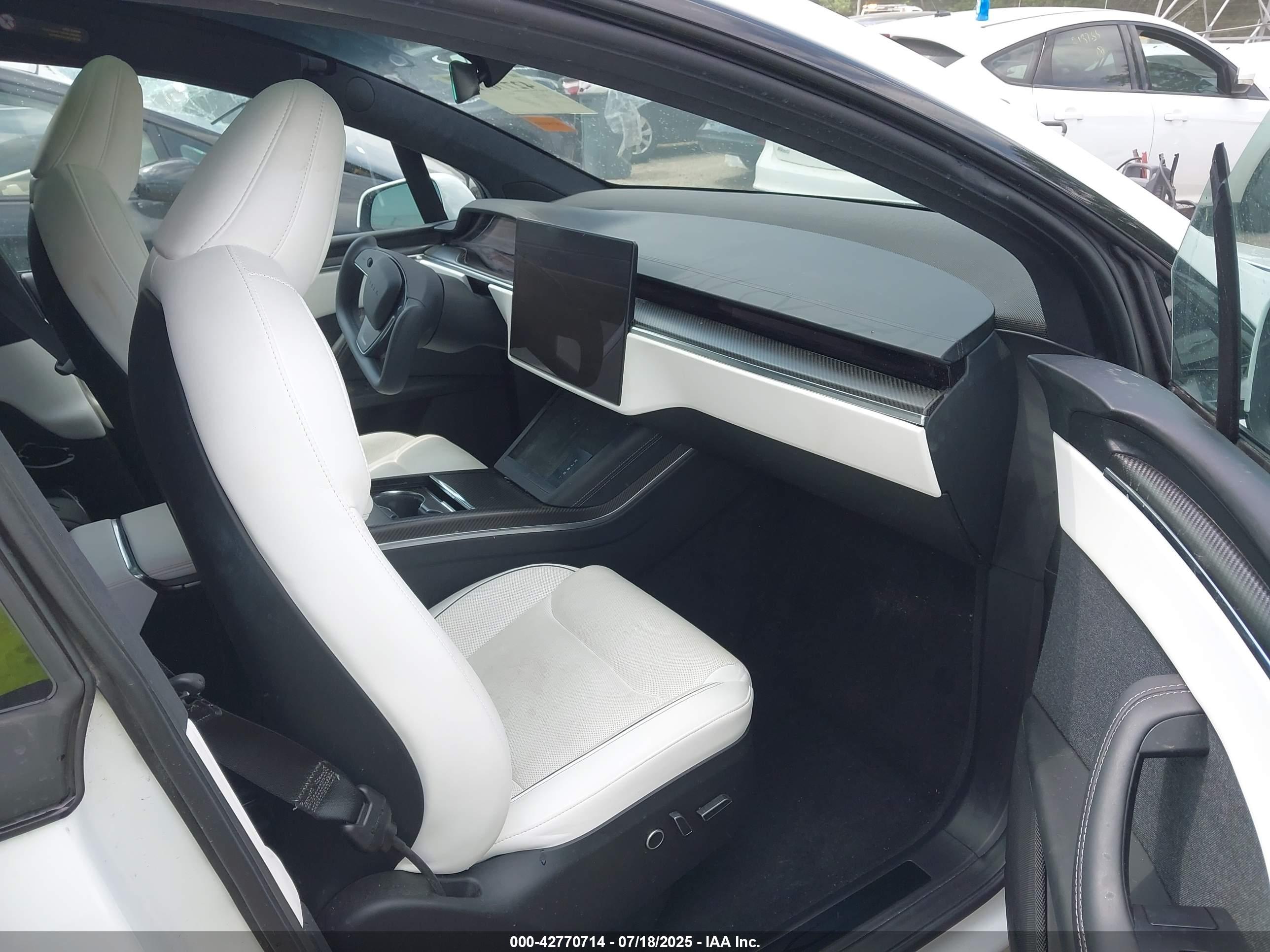 TESLA MODEL image 8