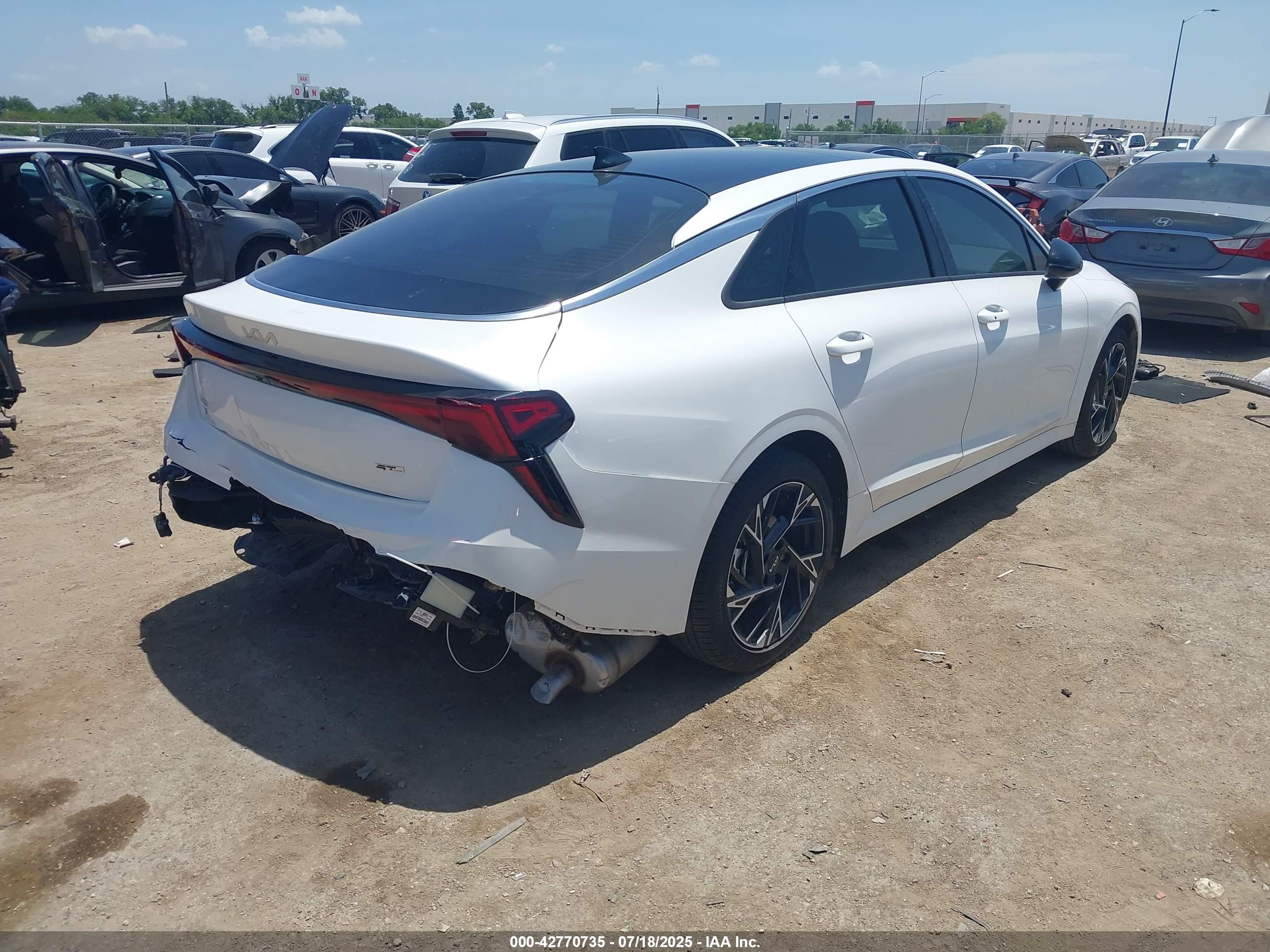 KIA K5 image 4