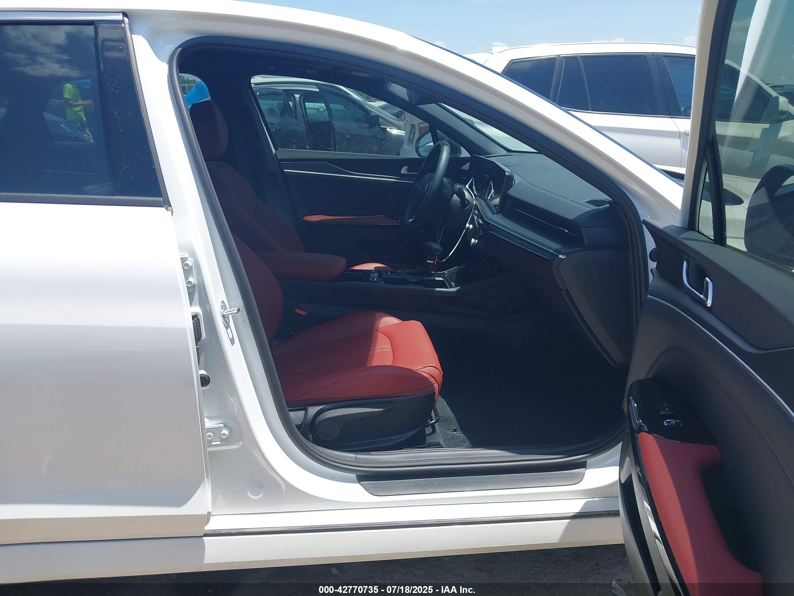 KIA K5 image 5