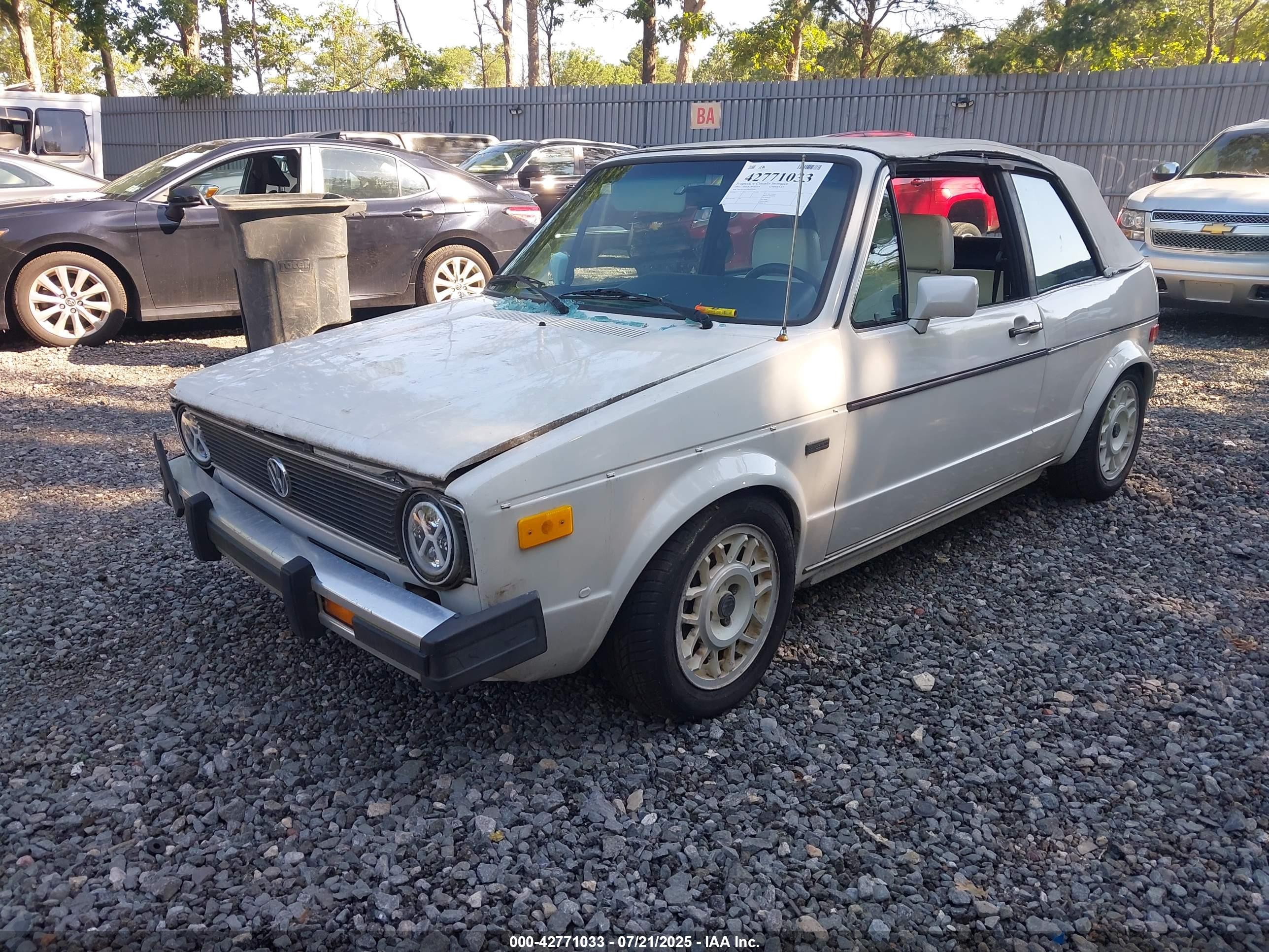 VOLKSWAGEN CABRIOLET image 2