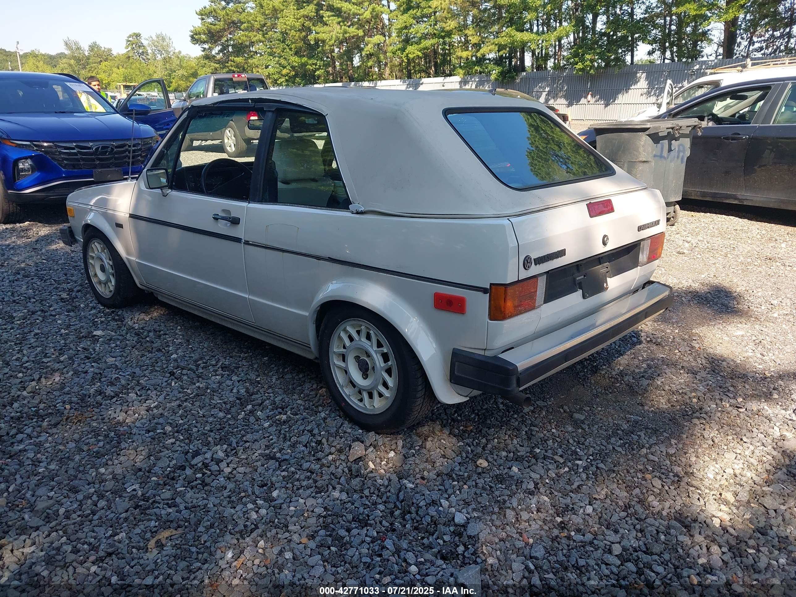 VOLKSWAGEN CABRIOLET image 3