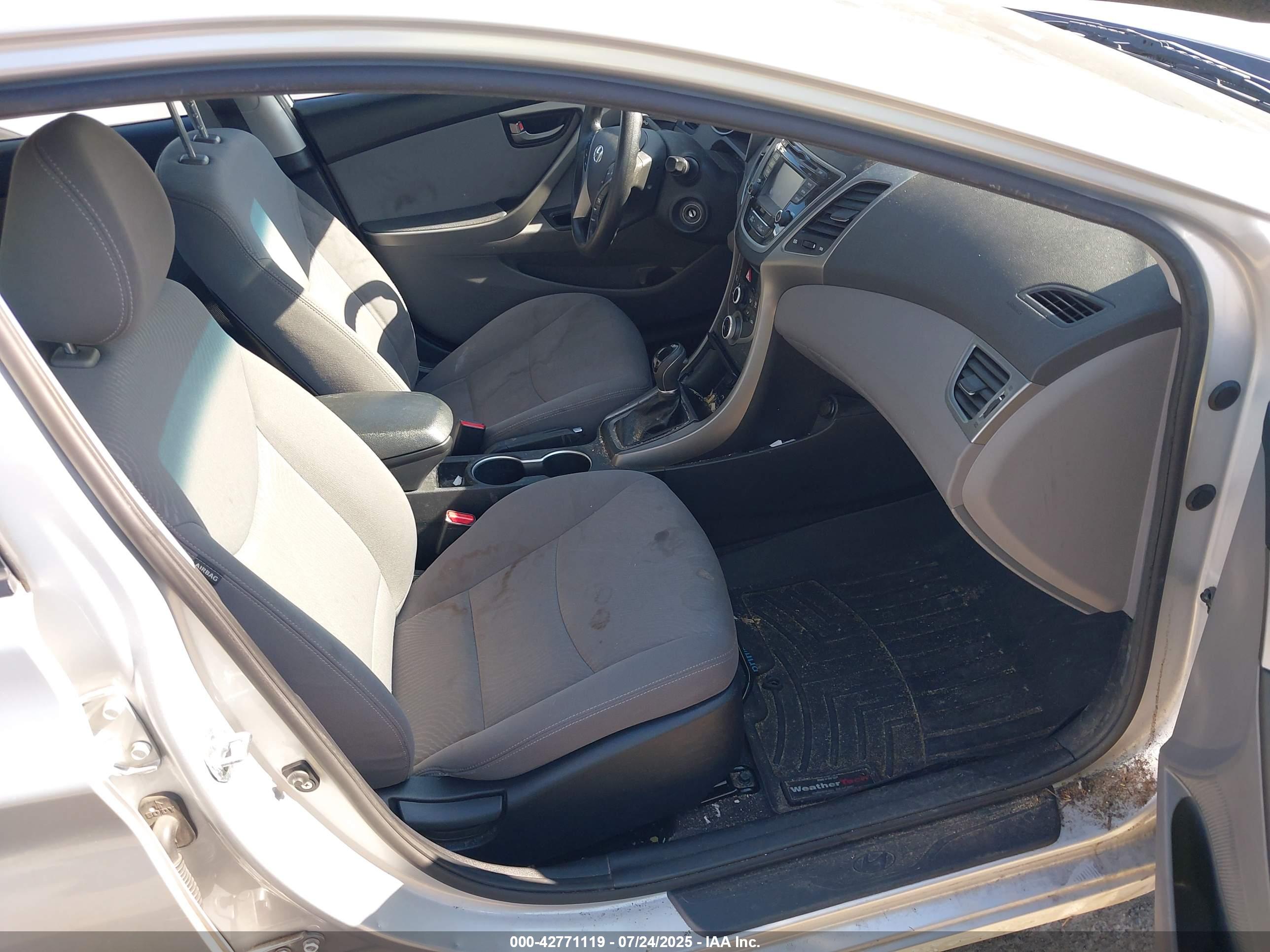 HYUNDAI ELANTRA image 5