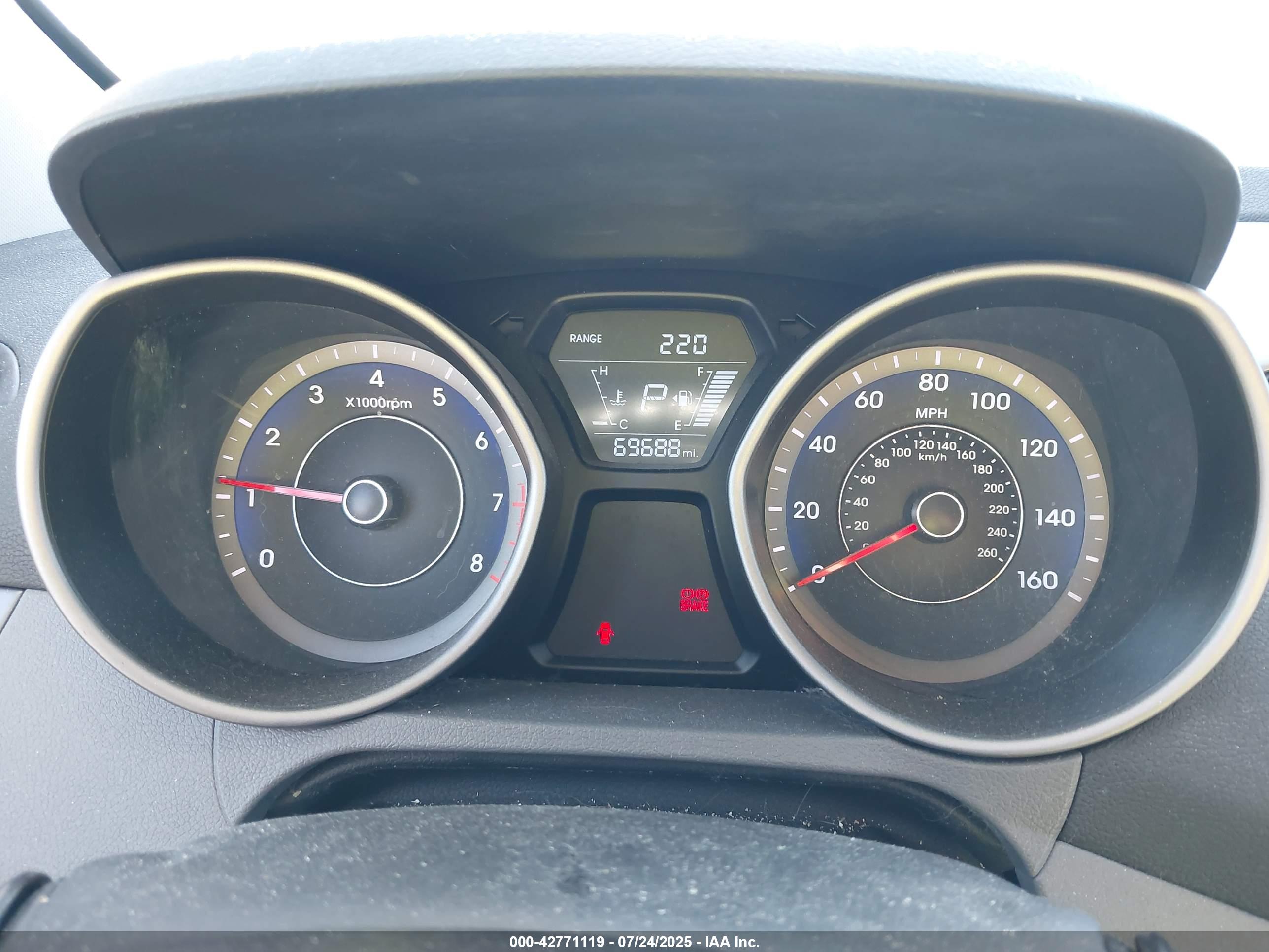 HYUNDAI ELANTRA image 7