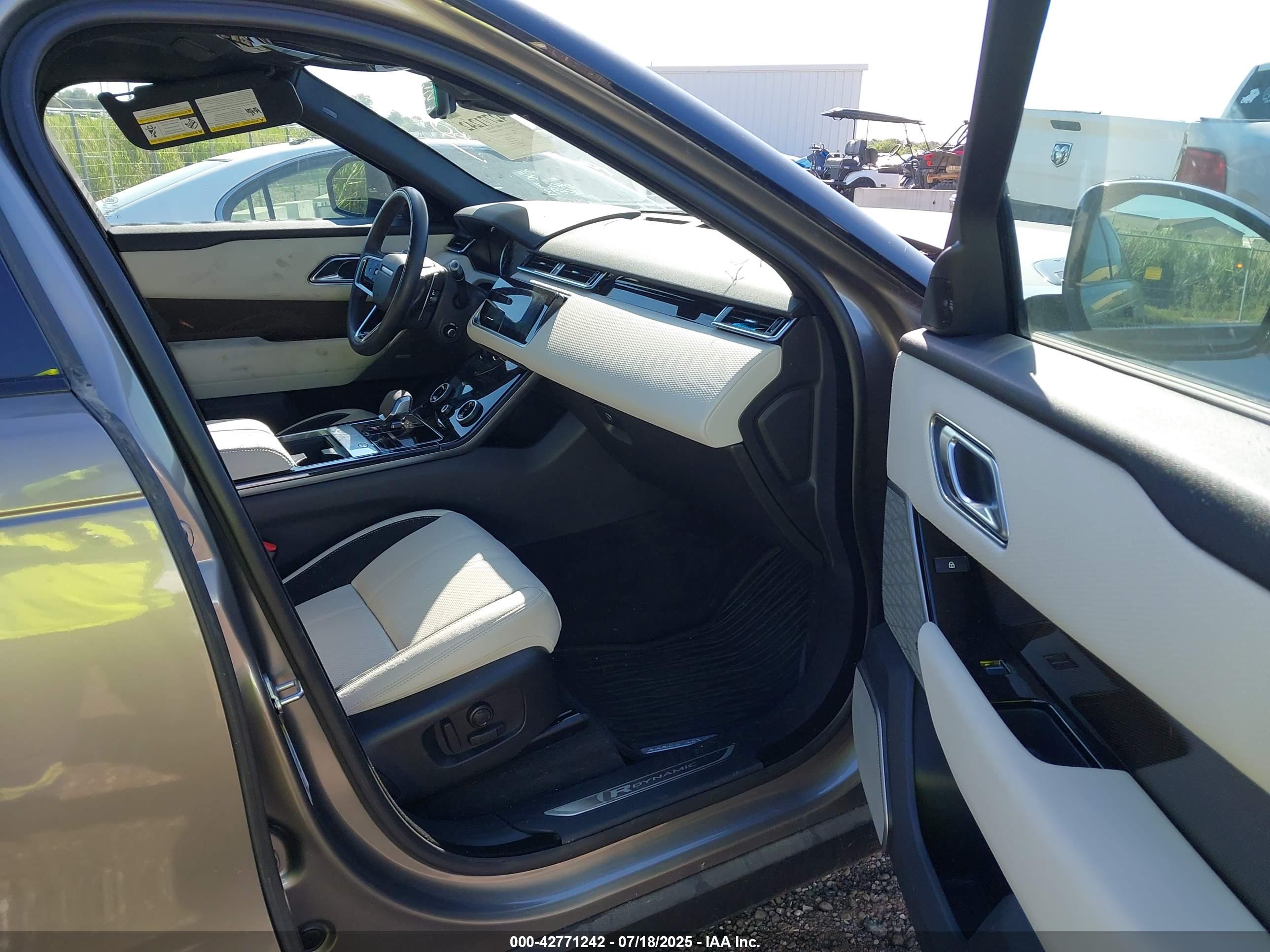 LAND ROVER image 5