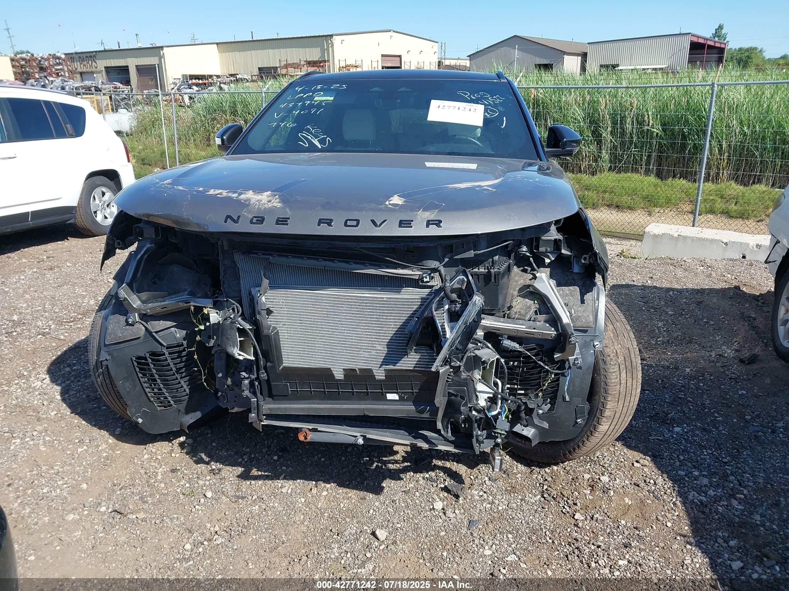 LAND ROVER image 6