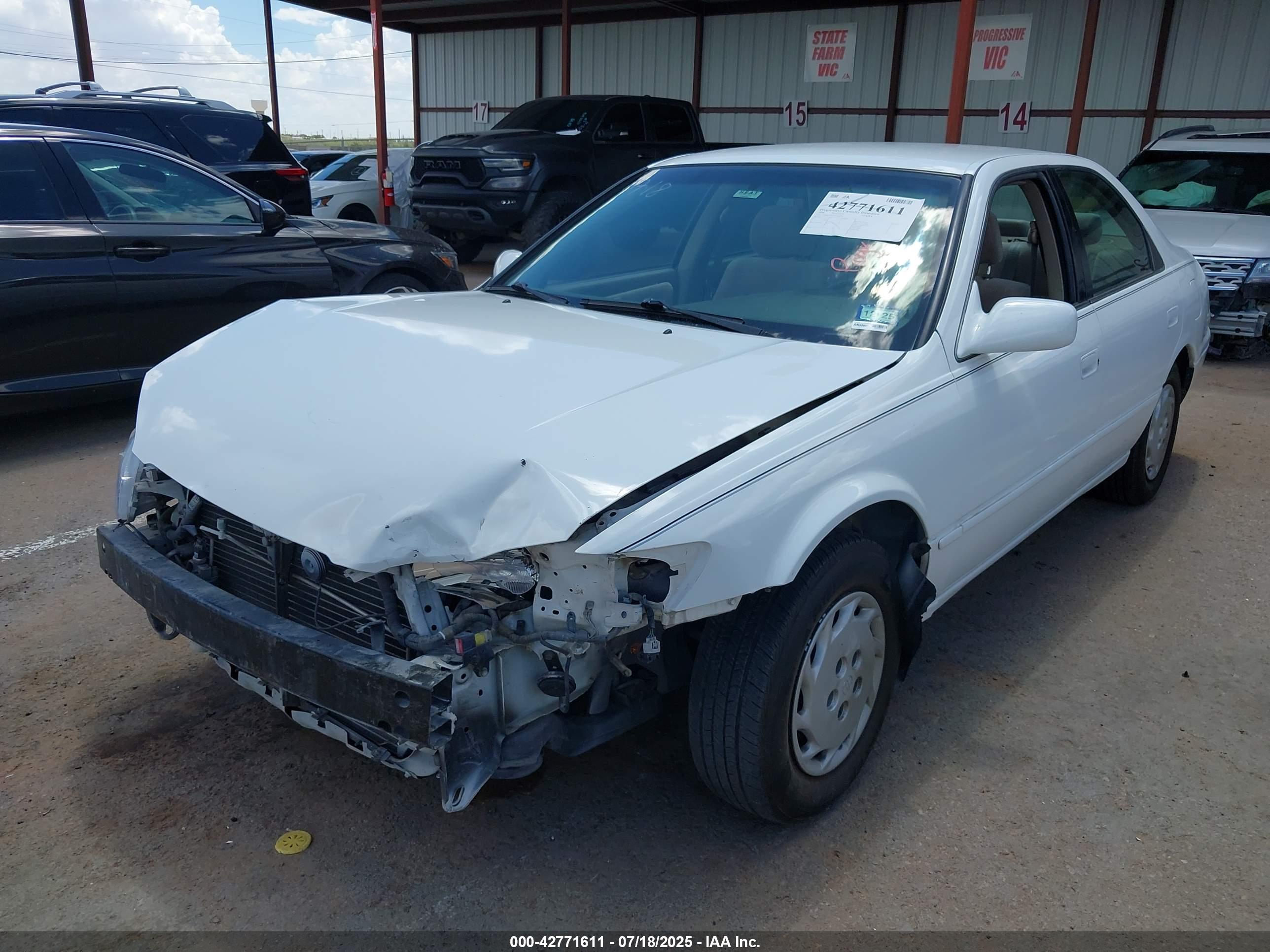 TOYOTA CAMRY image 2
