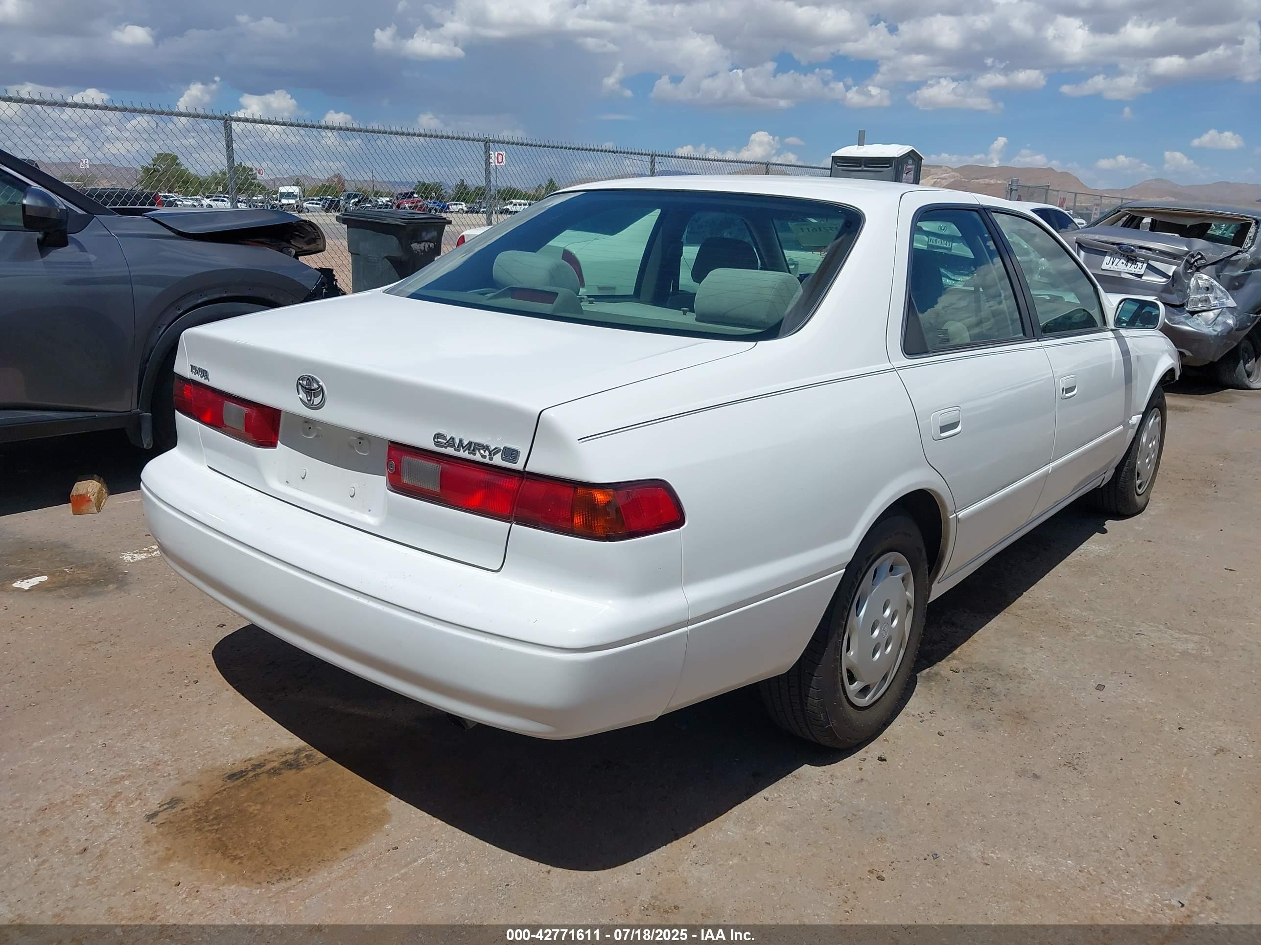 TOYOTA CAMRY image 4