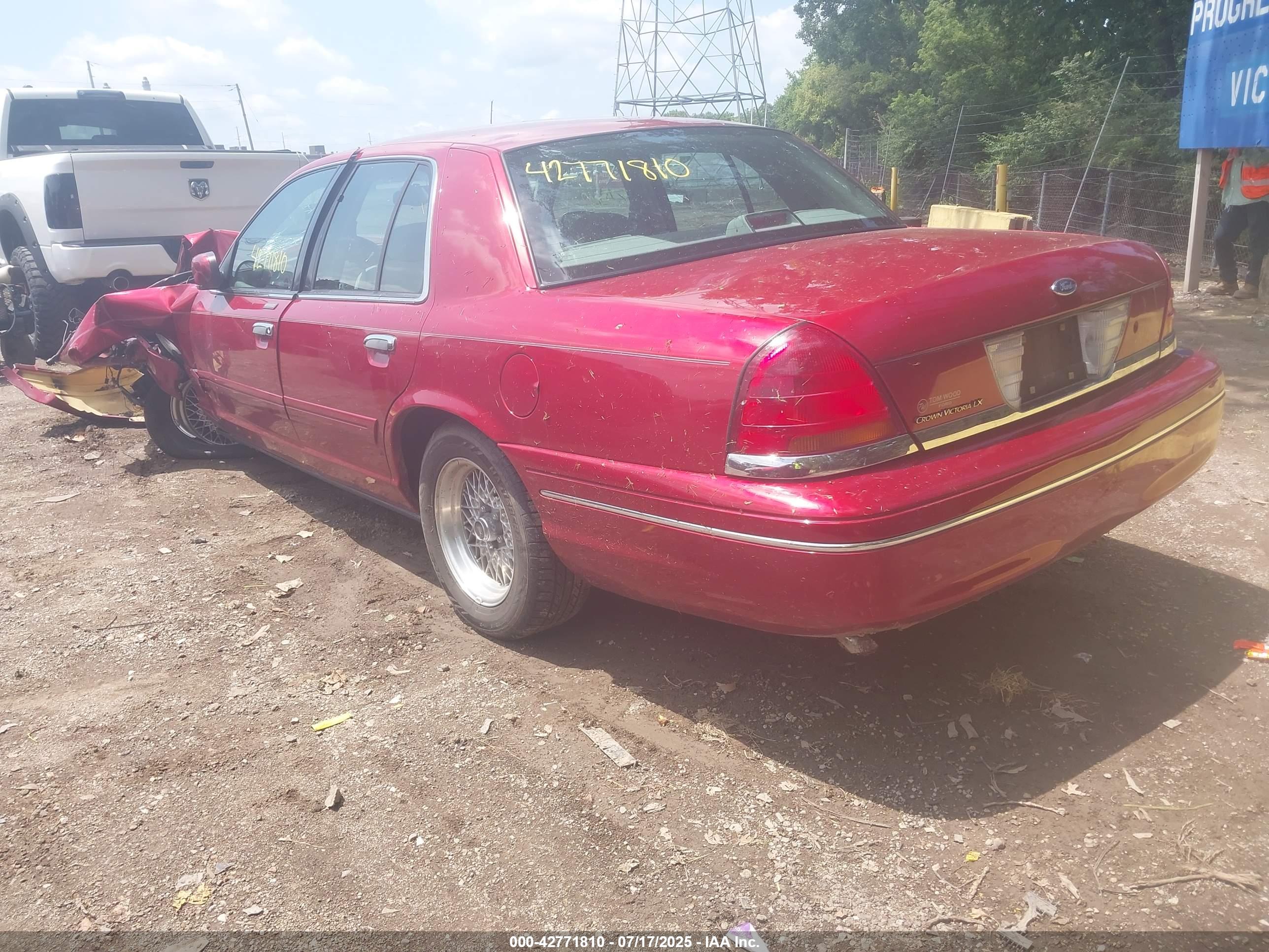 FORD CROWN image 3